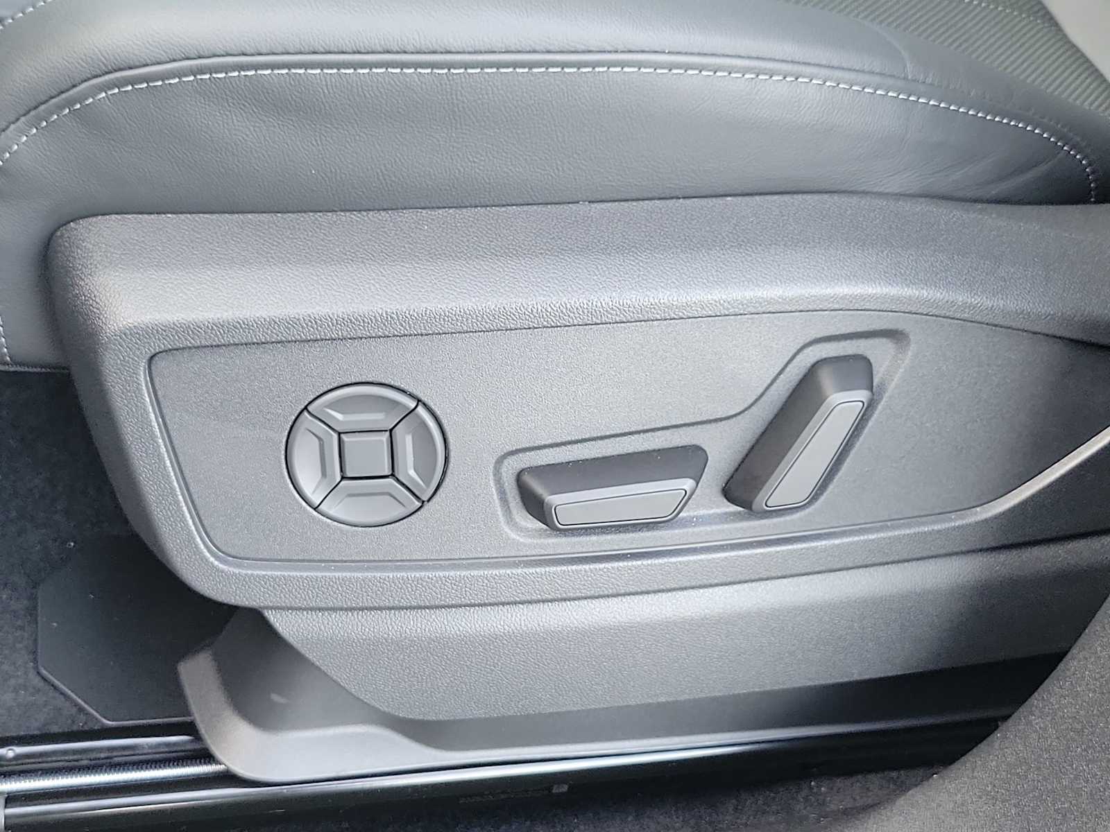 Thumbnail: 2025 Audi Q5 - 16