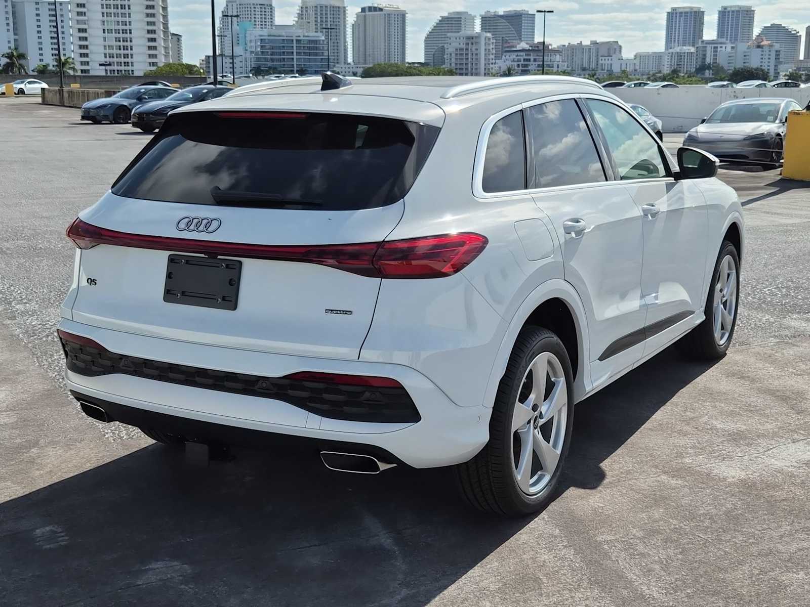 Thumbnail: 2025 Audi Q5 - 6