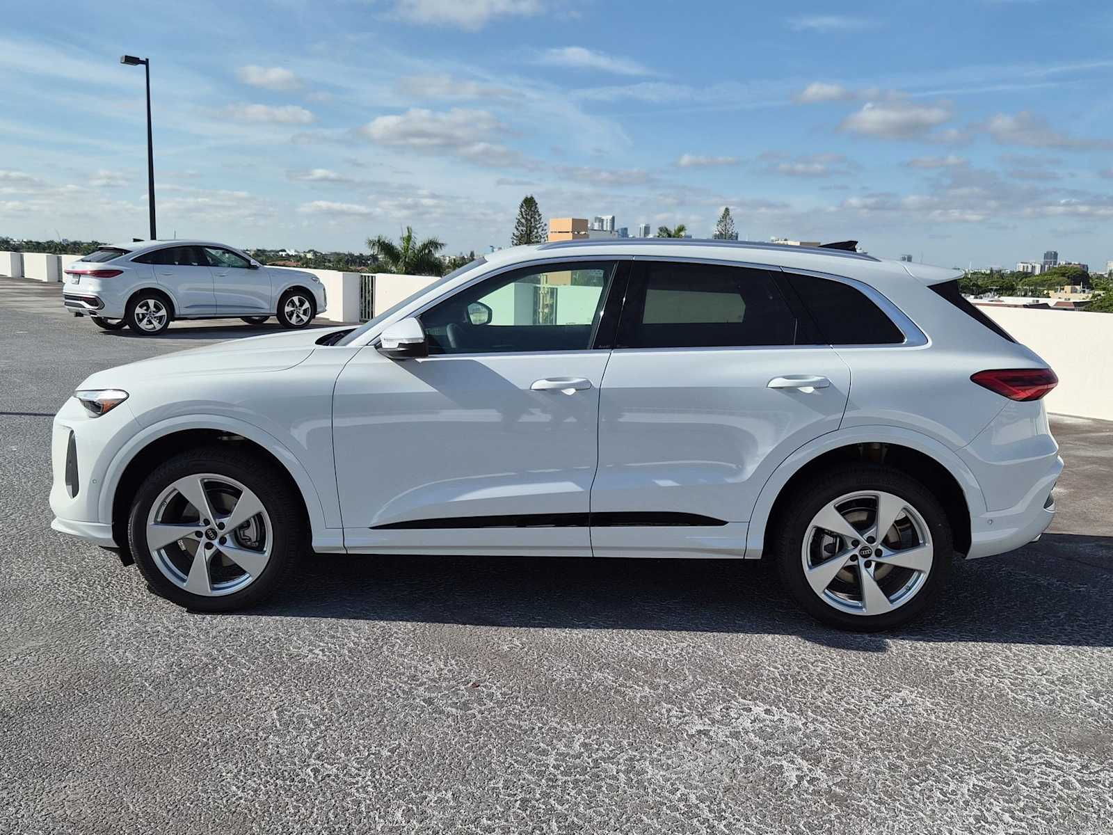 Thumbnail: 2025 Audi Q5 - 3