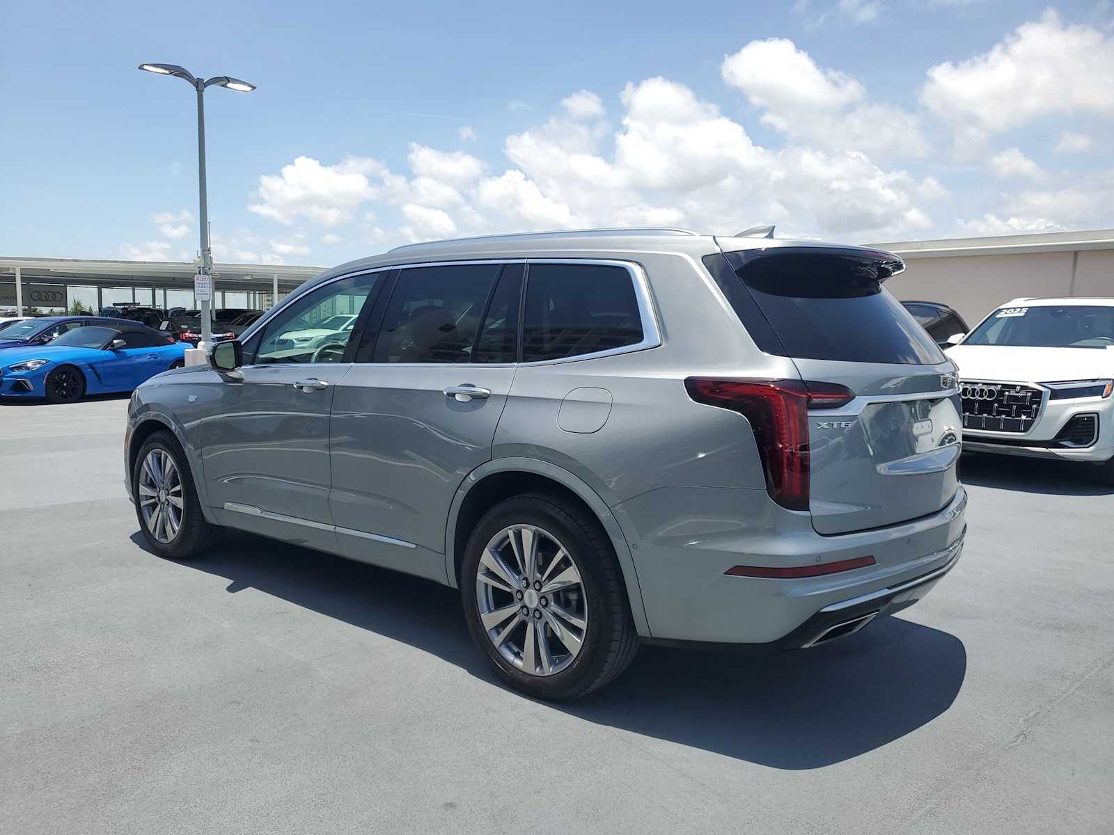 Thumbnail: 2023 Cadillac XT6 - 4