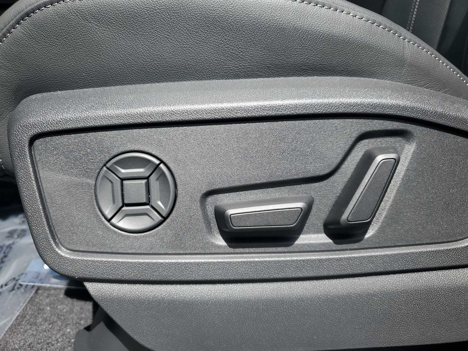 Thumbnail: 2025 Audi Q5 - 13