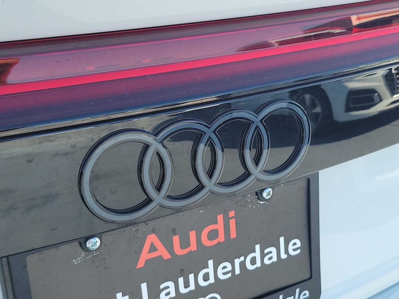 Thumbnail: 2025 Audi Q8 - 10