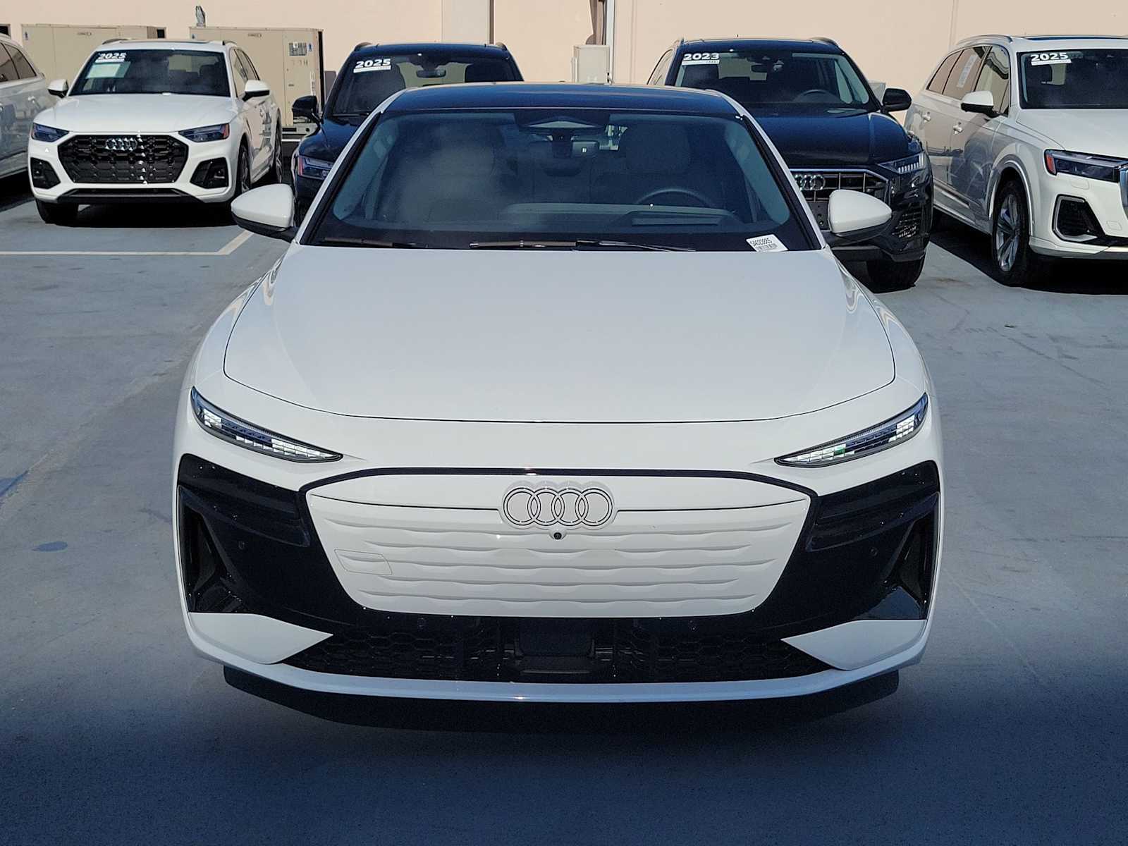 Thumbnail: 2025 Audi e-tron - 9