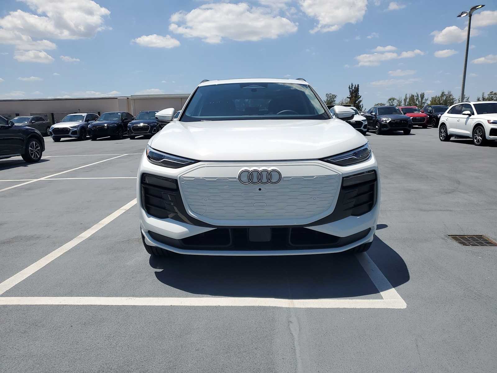 Thumbnail: 2025 Audi Q6 e-tron - 9