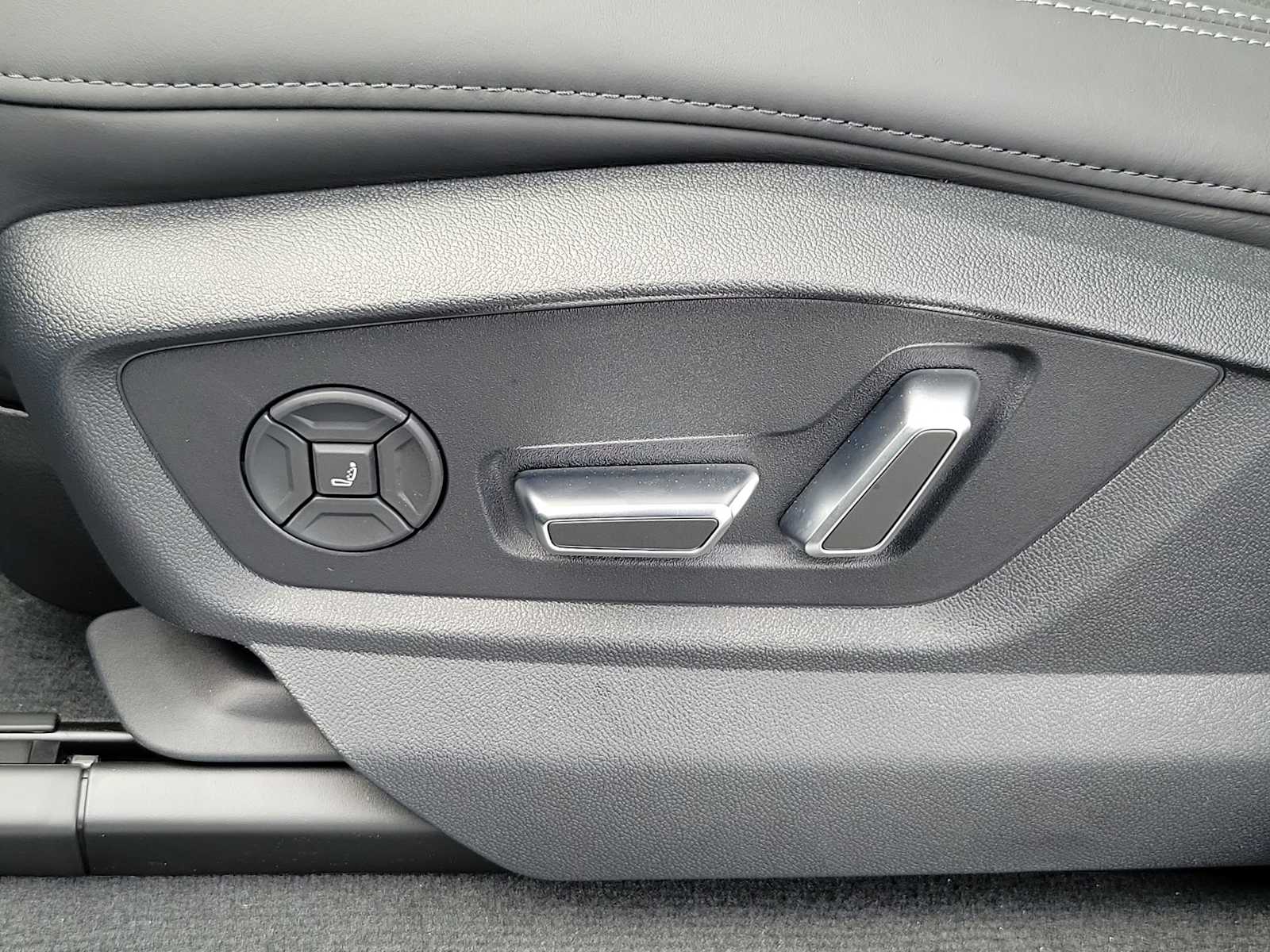 Thumbnail: 2025 Audi Q8 - 16