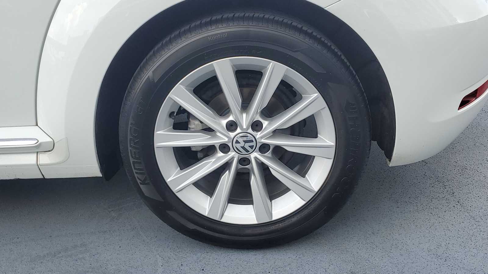 Thumbnail: 2018 Volkswagen Beetle - 14