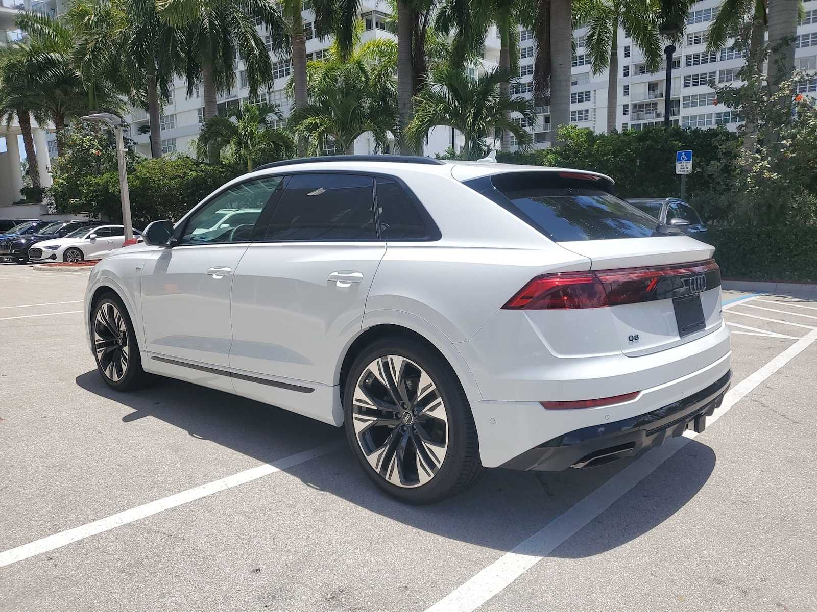 Thumbnail: 2025 Audi Q8 - 4