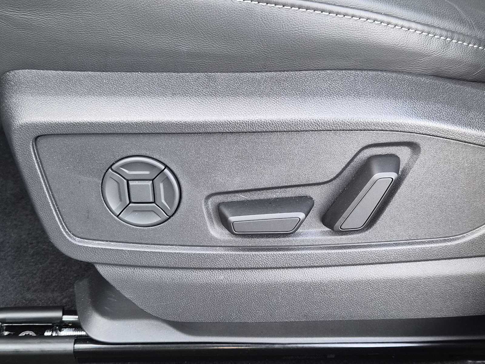 Thumbnail: 2025 Audi Q5 - 16