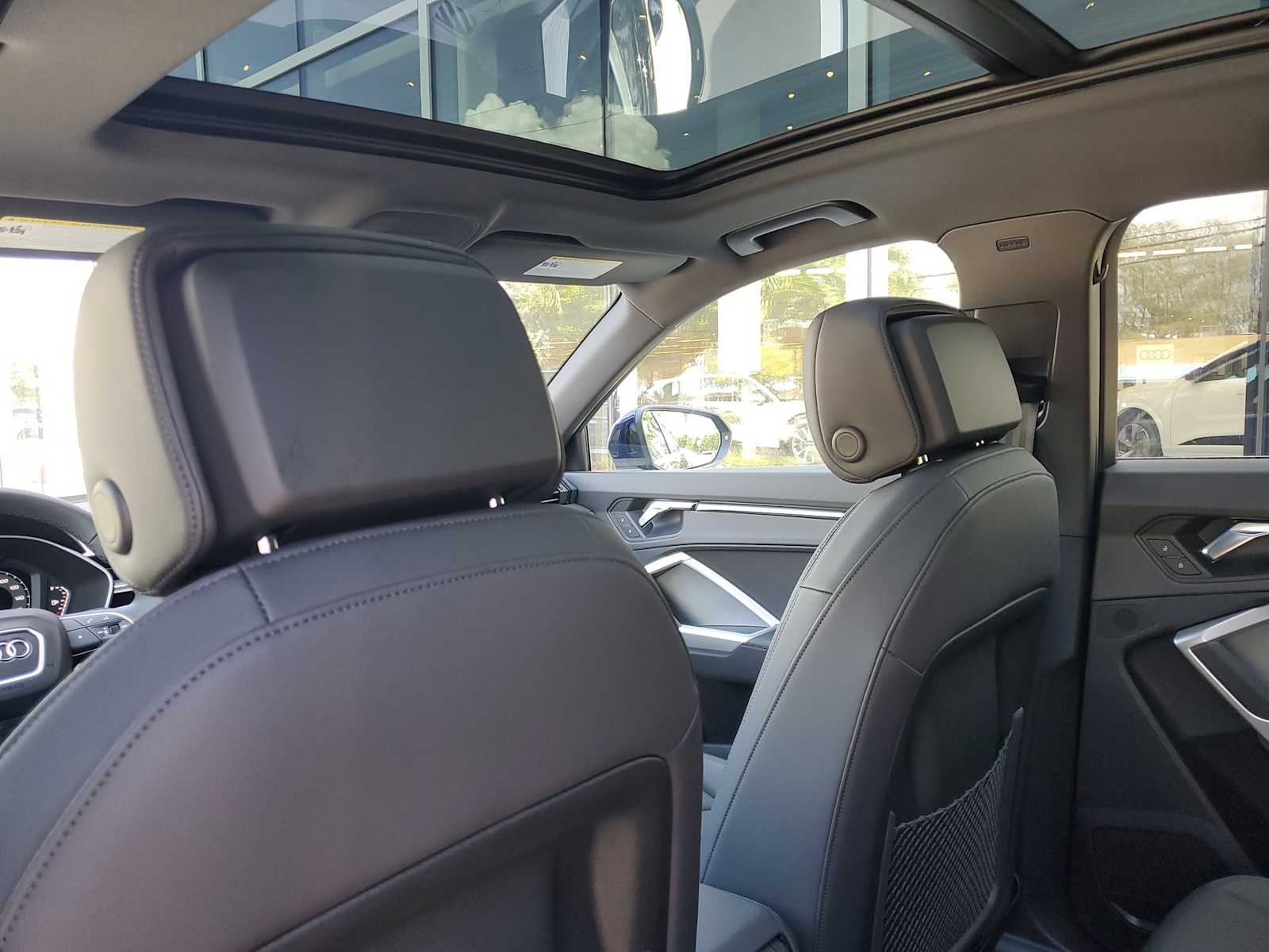 Thumbnail: 2025 Audi Q3 - 14