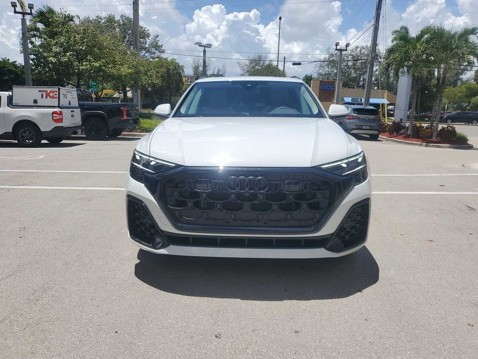 Thumbnail: 2025 Audi Q8 - 9