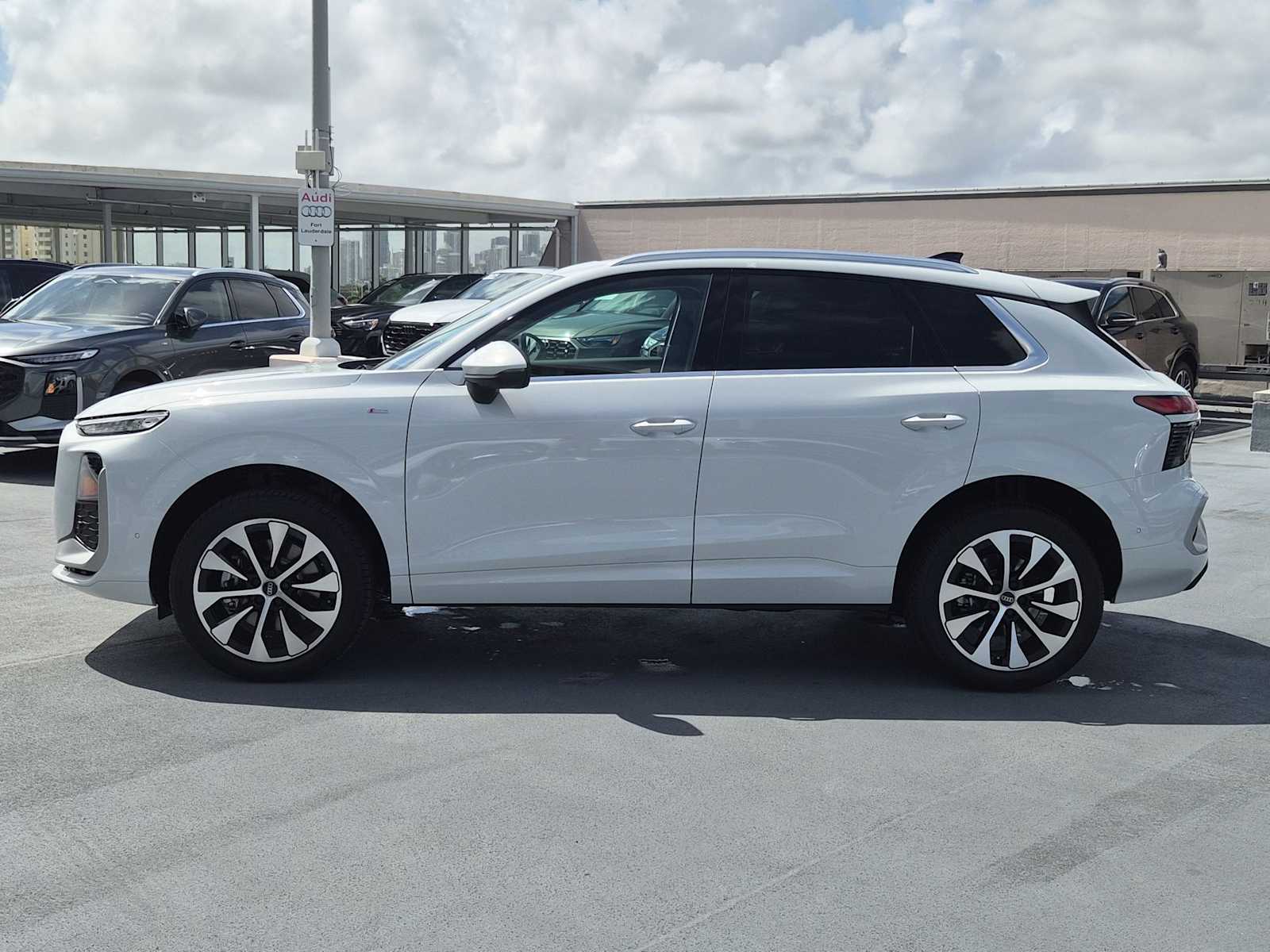 Thumbnail: 2026 Audi Q3 - 3