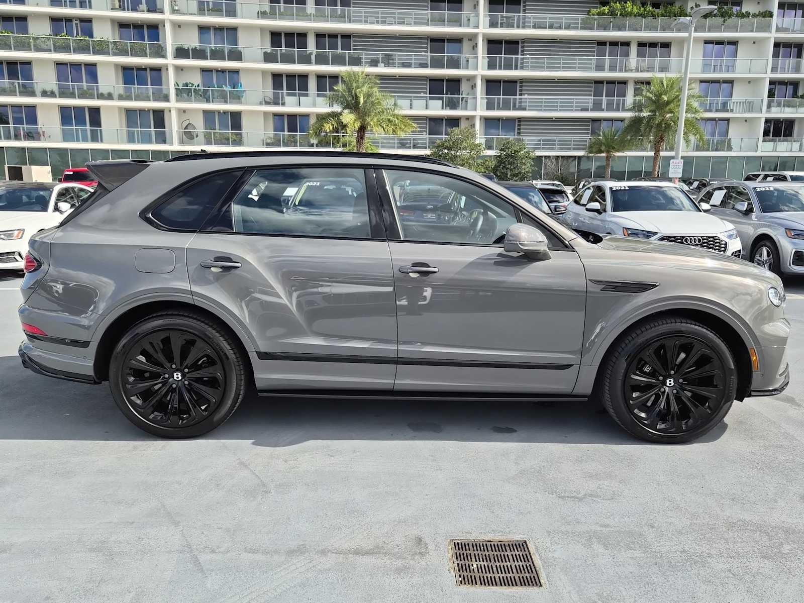 Thumbnail: 2025 Bentley Bentayga - 7