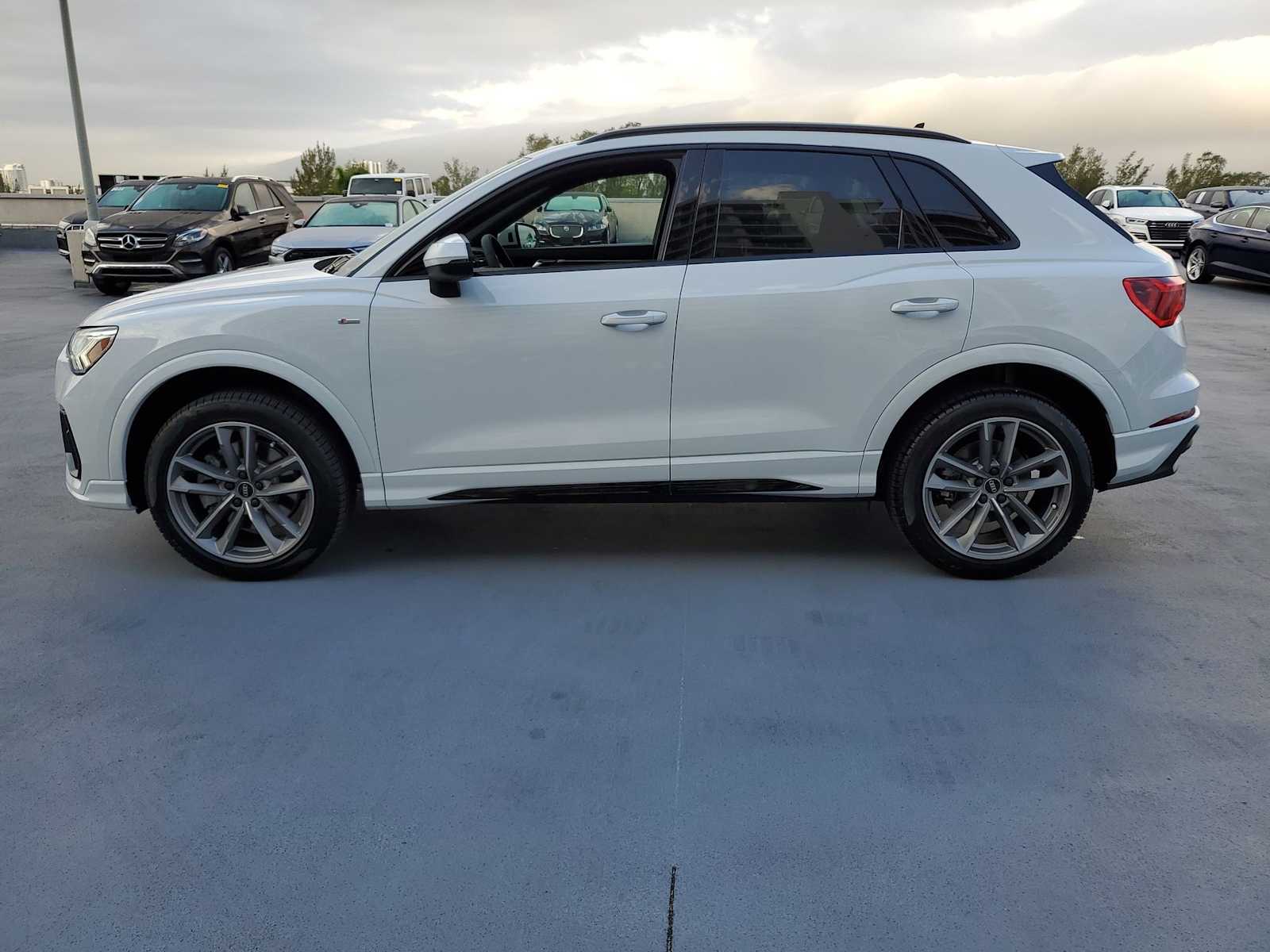 Thumbnail: 2023 Audi Q3 - 3