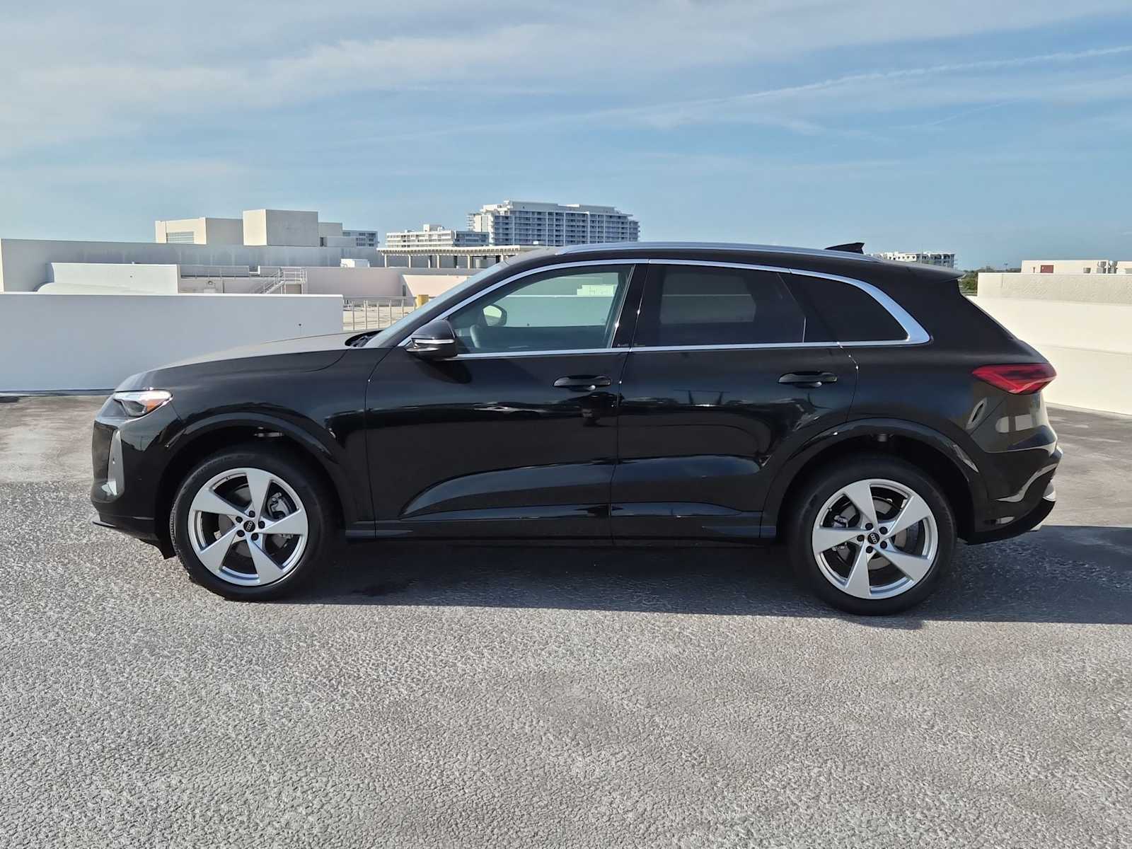 Thumbnail: 2025 Audi Q5 - 3