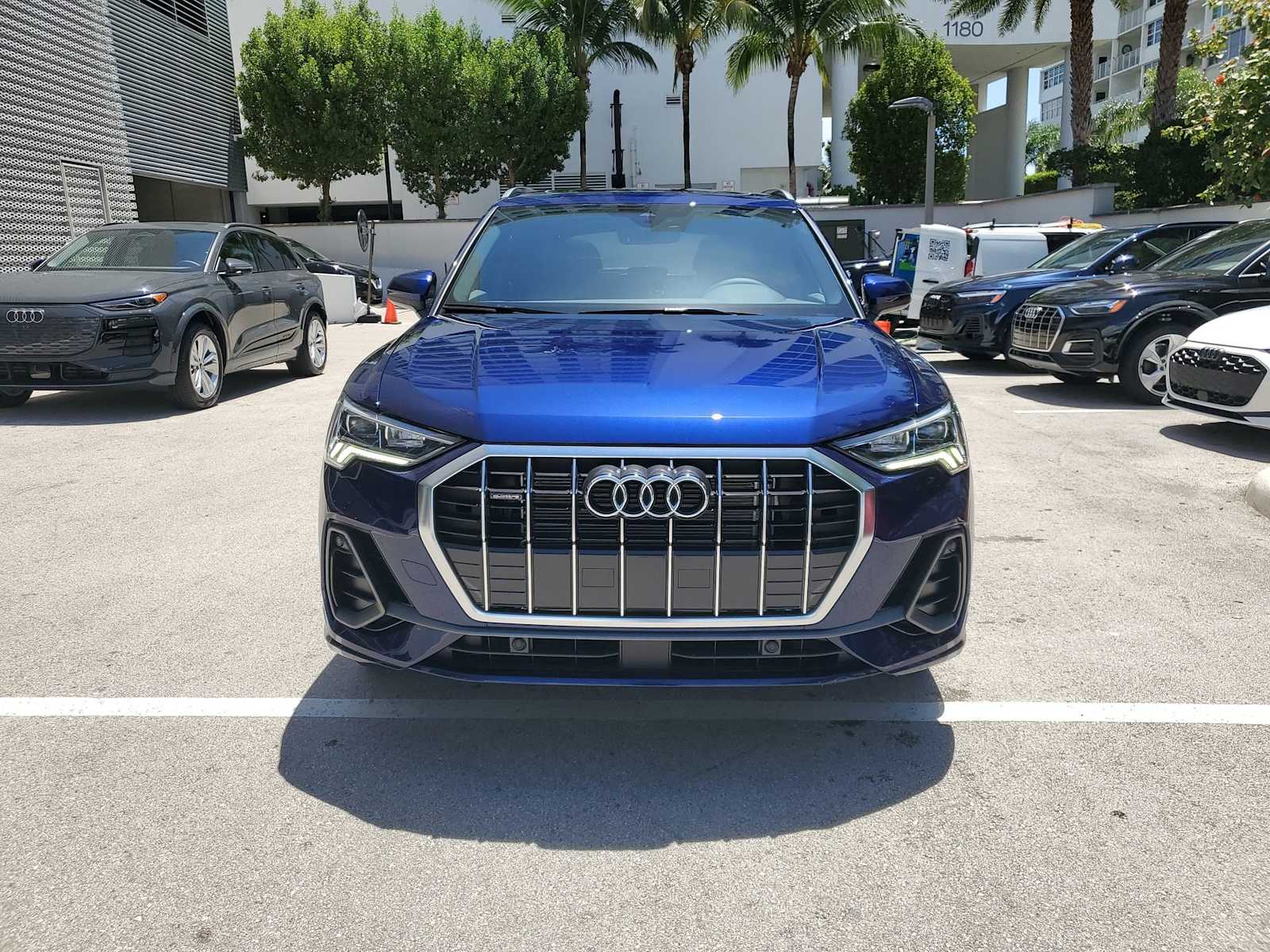 Thumbnail: 2025 Audi Q3 - 9