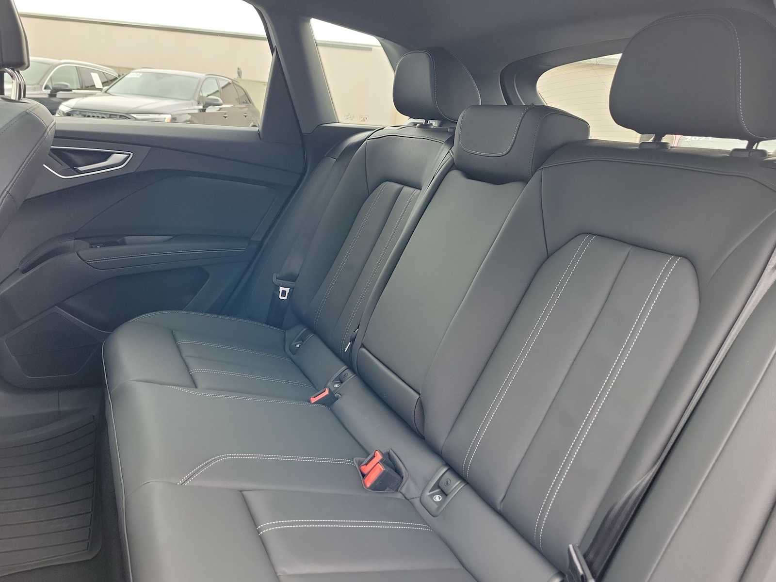 Thumbnail: 2023 Audi Q4 e-tron - 19