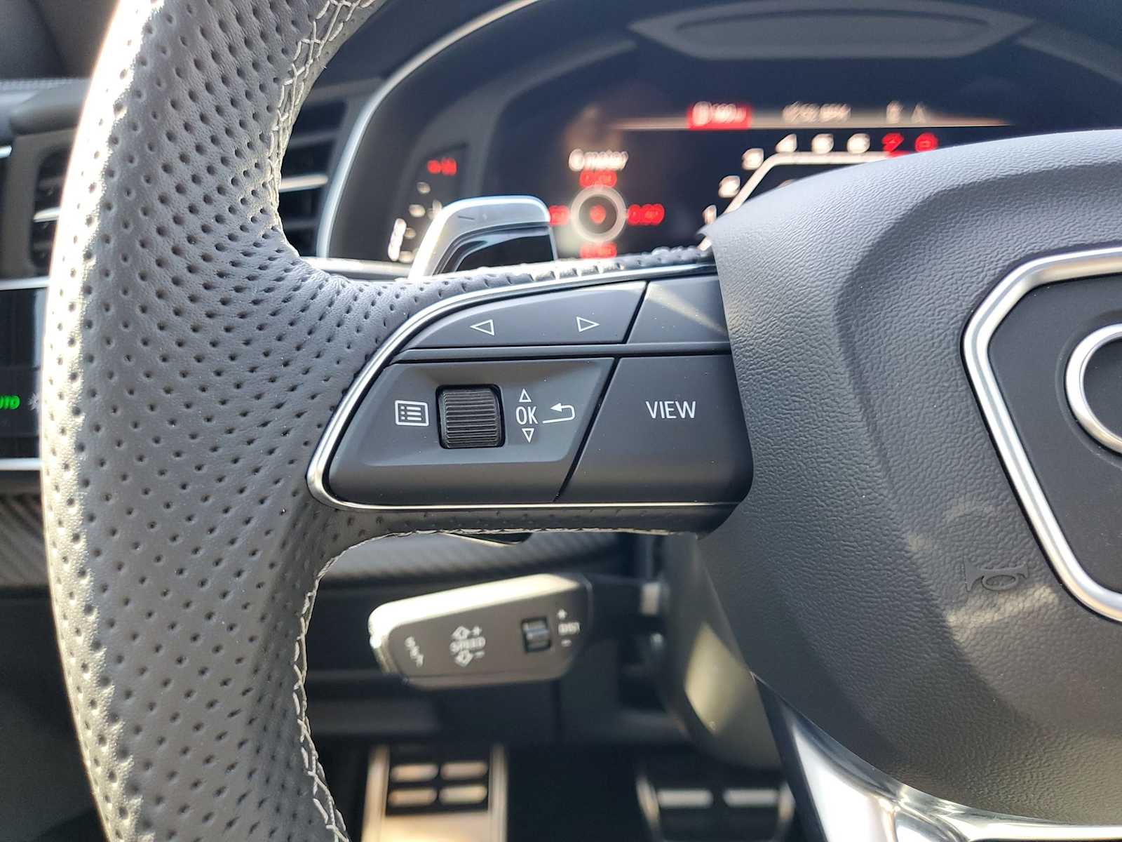 Thumbnail: 2023 Audi RS Q8 - 17