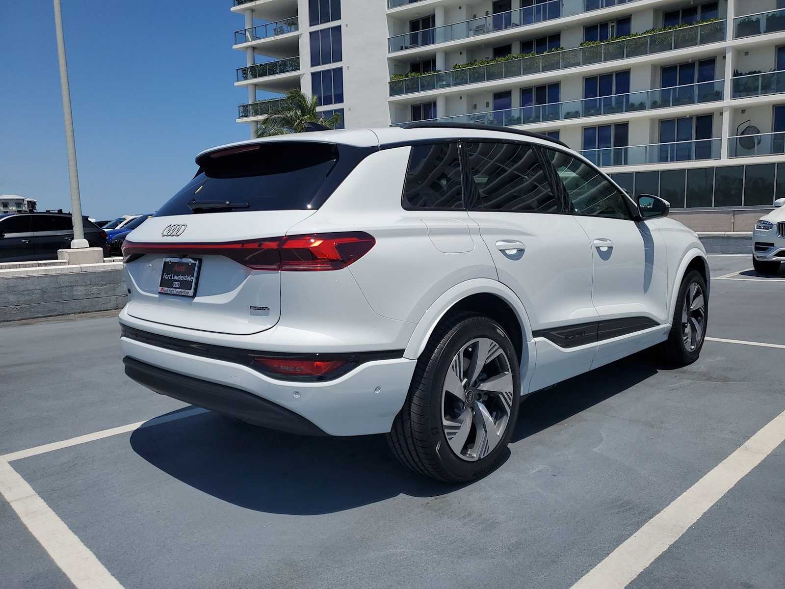 Thumbnail: 2025 Audi Q6 e-tron - 6