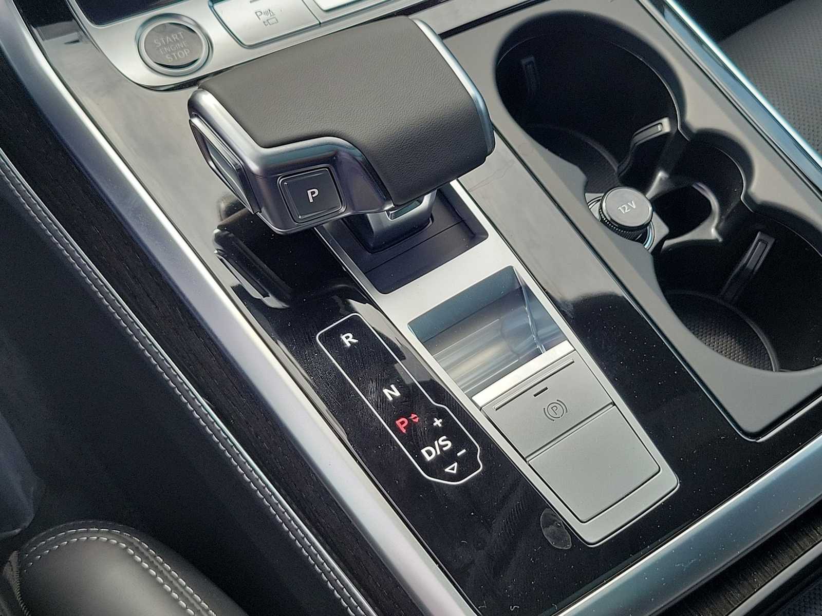 Thumbnail: 2025 Audi Q8 - 25