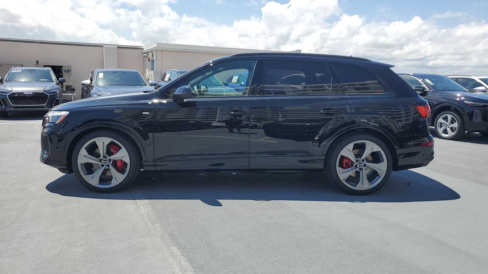 Thumbnail: 2026 Audi Q7 - 3