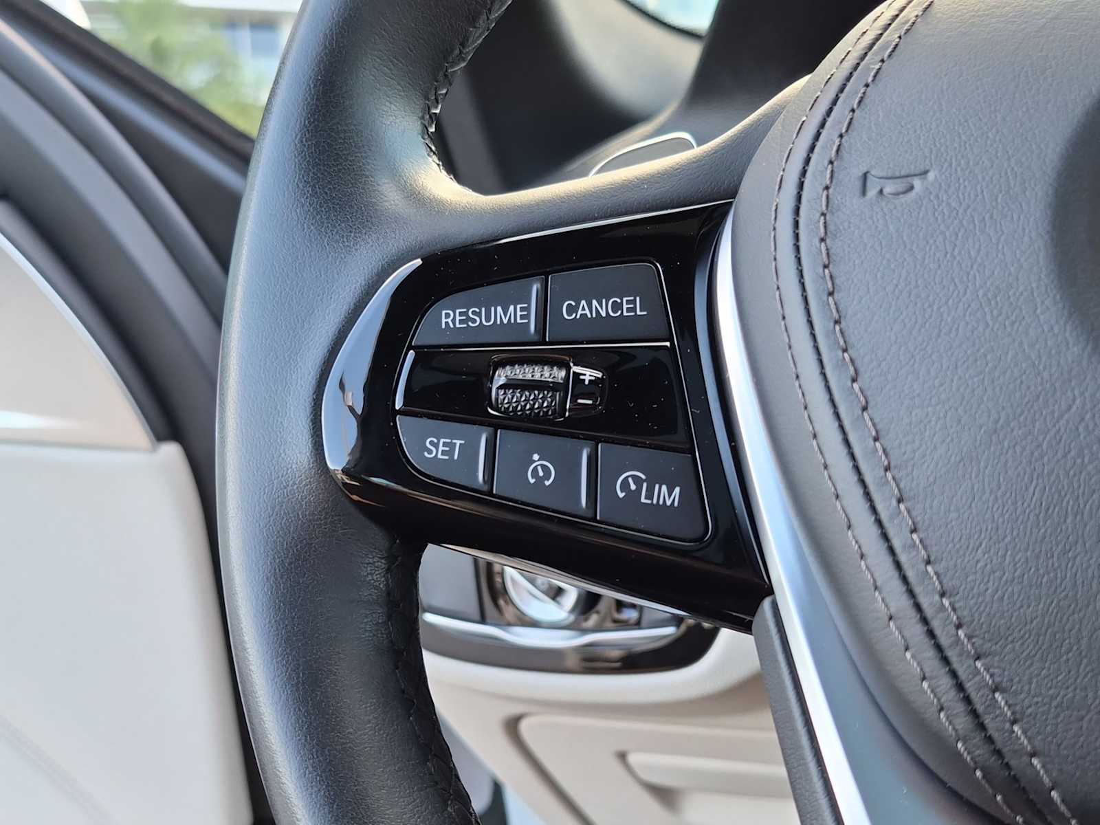 Thumbnail: 2021 BMW 5 Series - 21