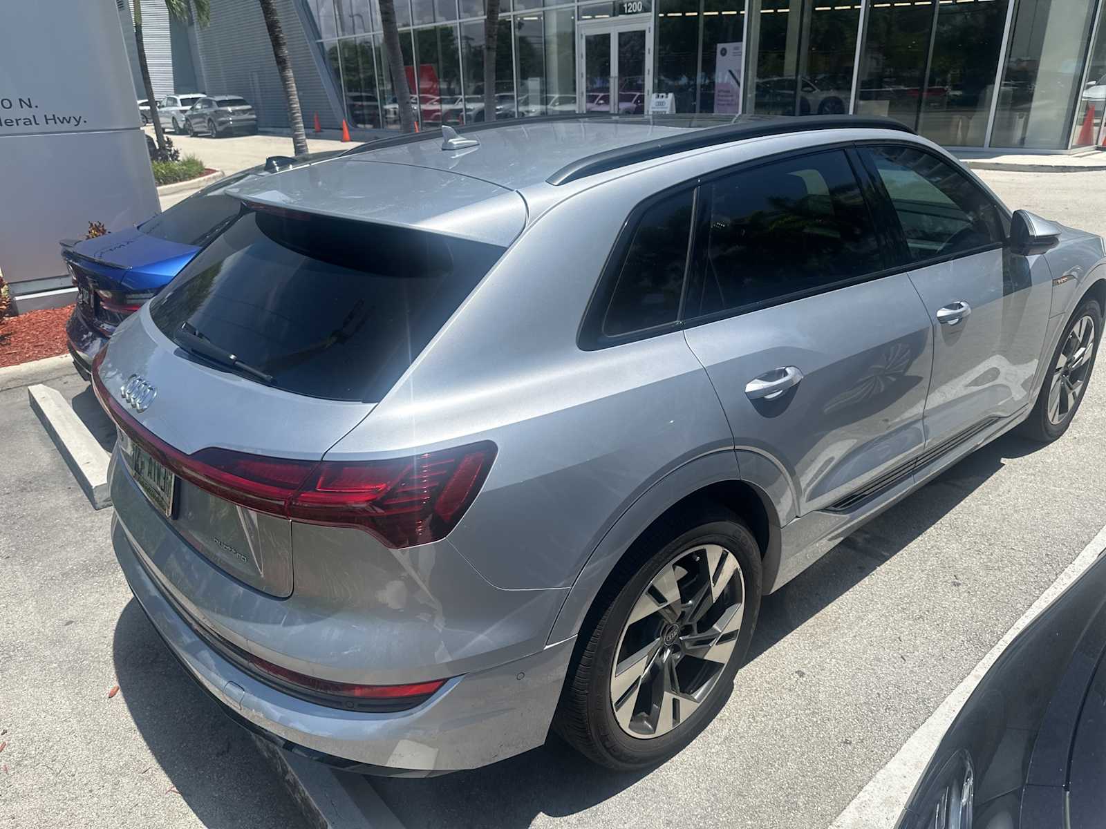 Thumbnail: 2022 Audi e-tron - 4