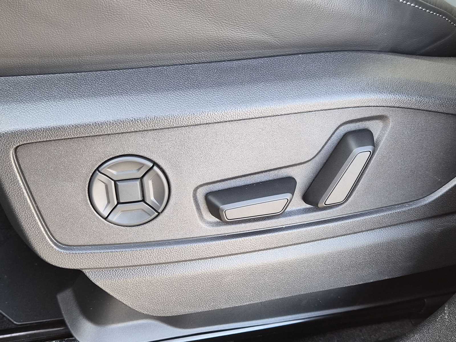 Thumbnail: 2025 Audi Q5 - 16