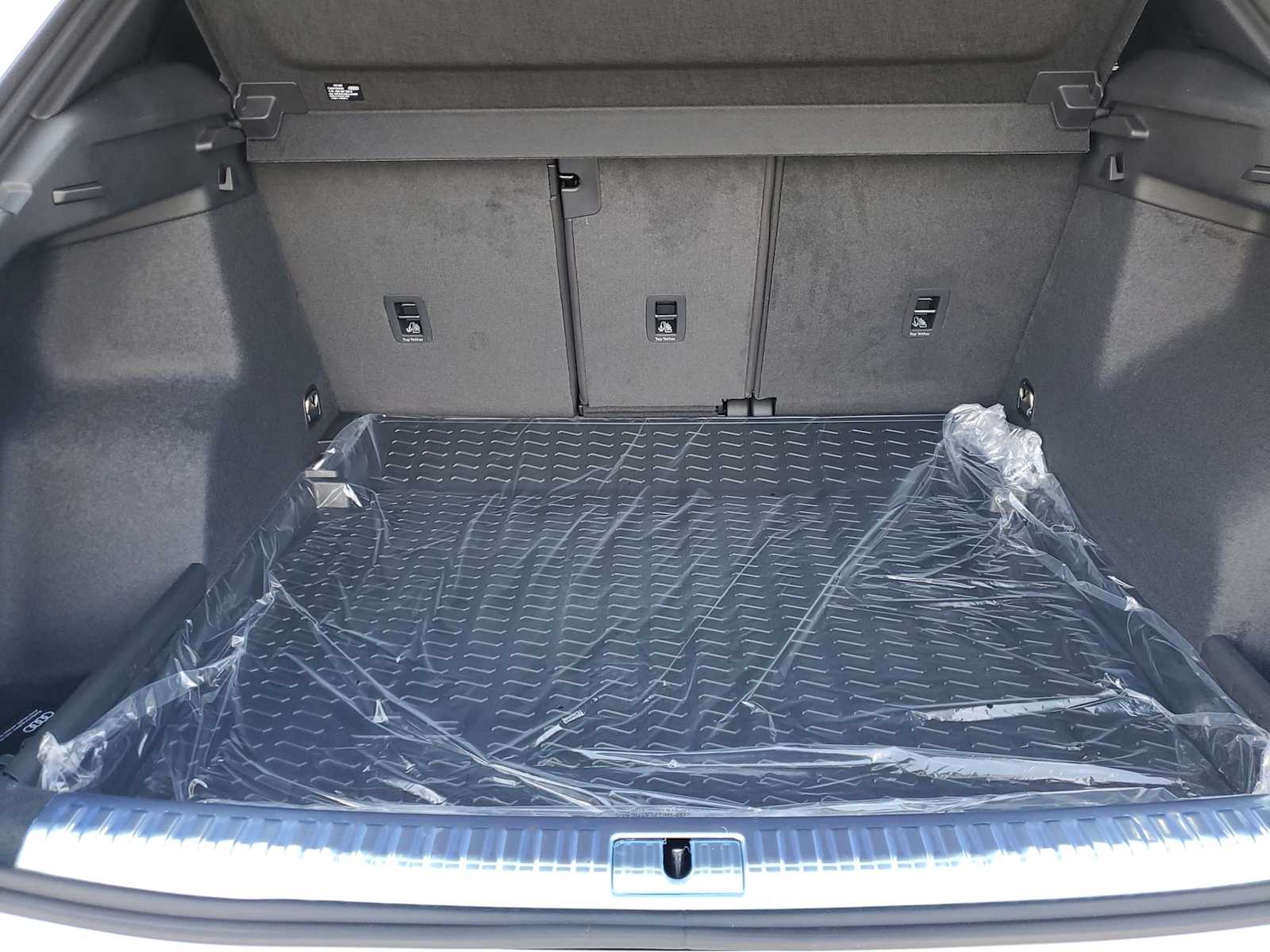 Thumbnail: 2025 Audi Q3 - 23