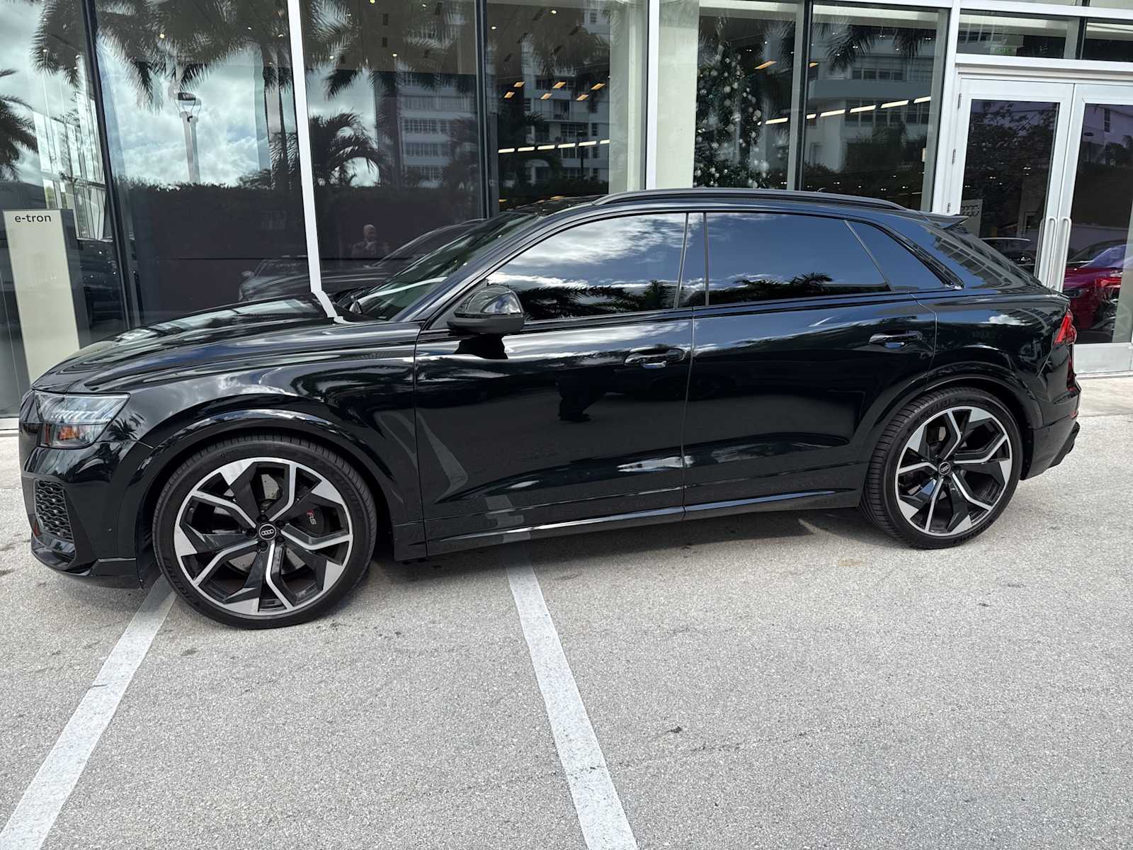 Thumbnail: 2023 Audi RS Q8 - 3