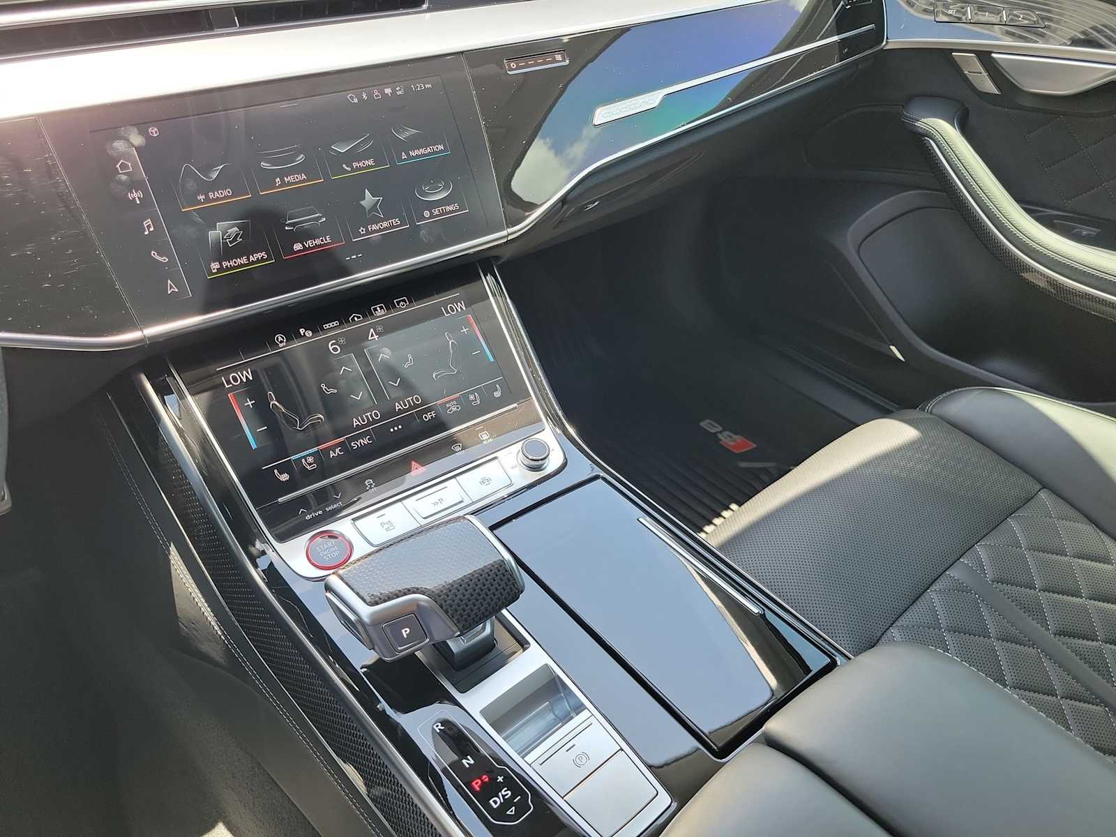 Thumbnail: 2023 Audi S8 - 27