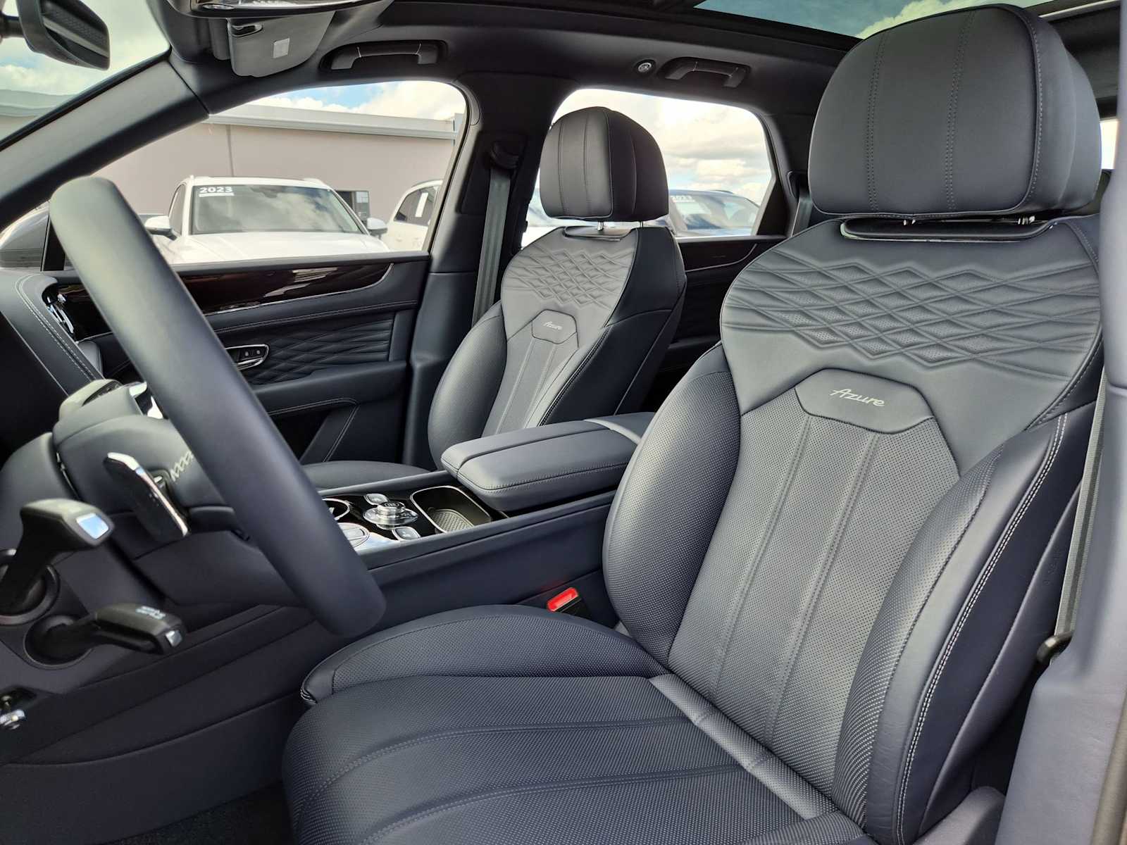 Thumbnail: 2025 Bentley Bentayga - 14