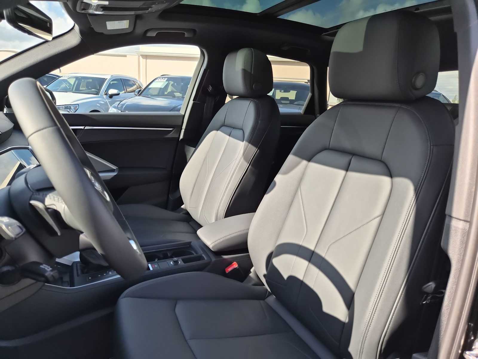 Thumbnail: 2025 Audi Q3 - 15