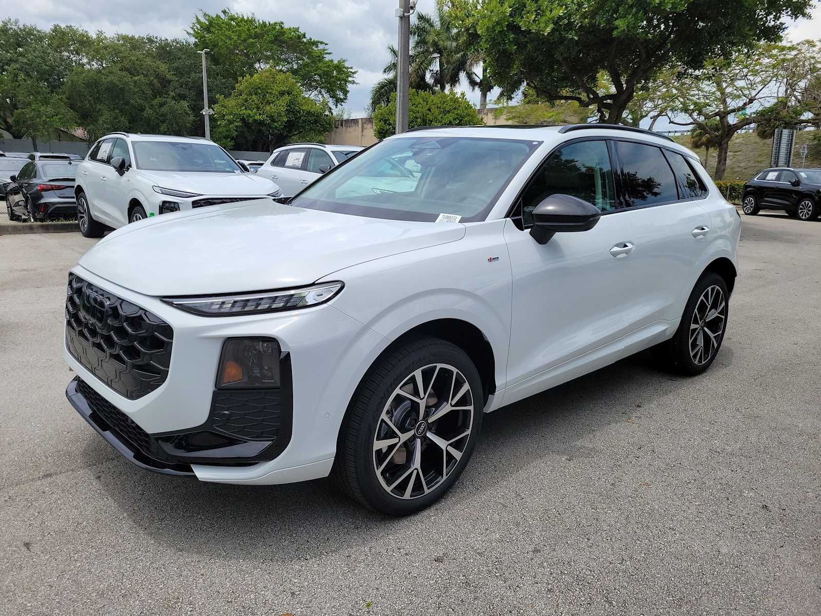 Thumbnail: 2026 Audi Q3 - 4