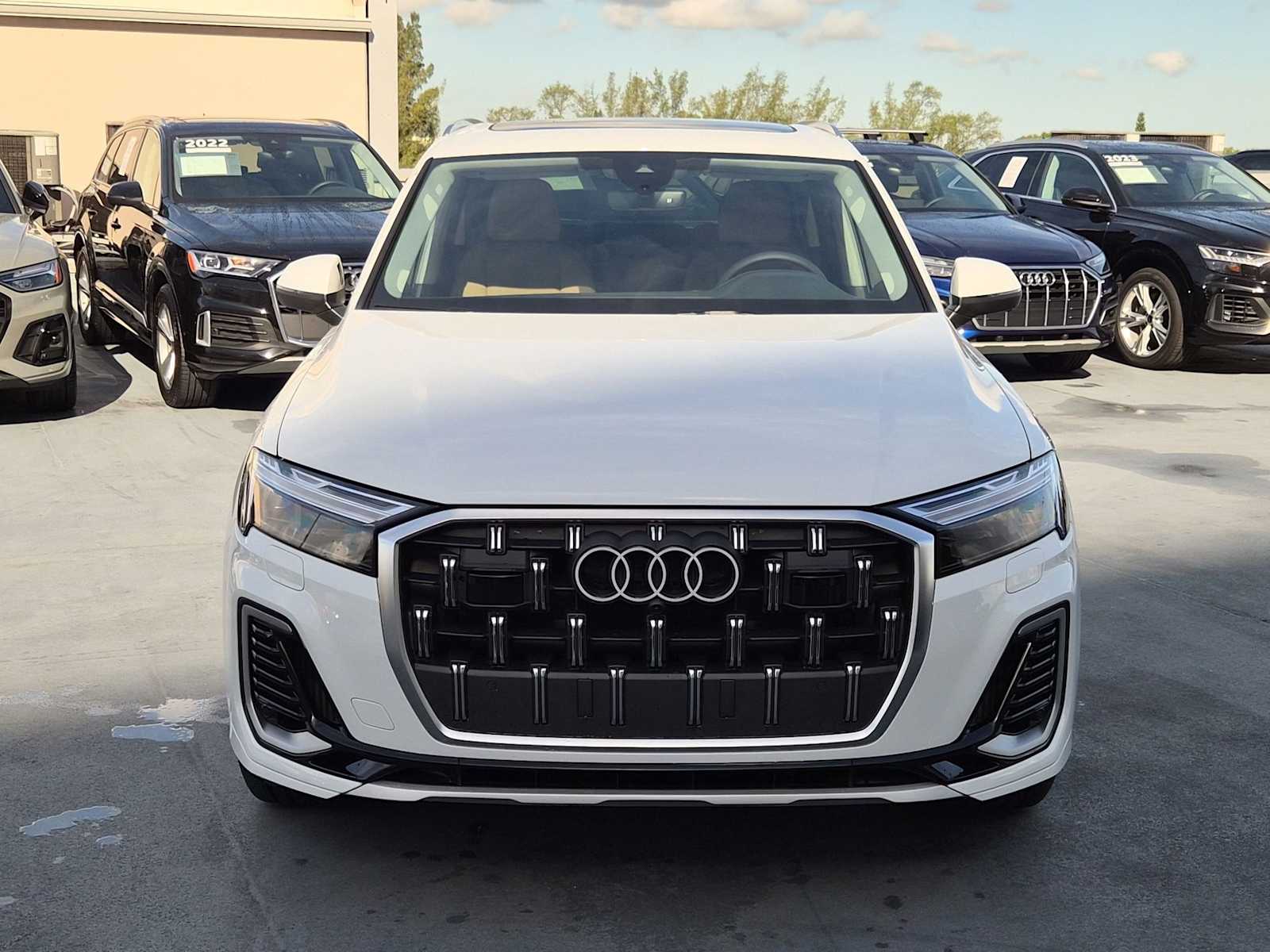 Thumbnail: 2026 Audi Q7 - 9