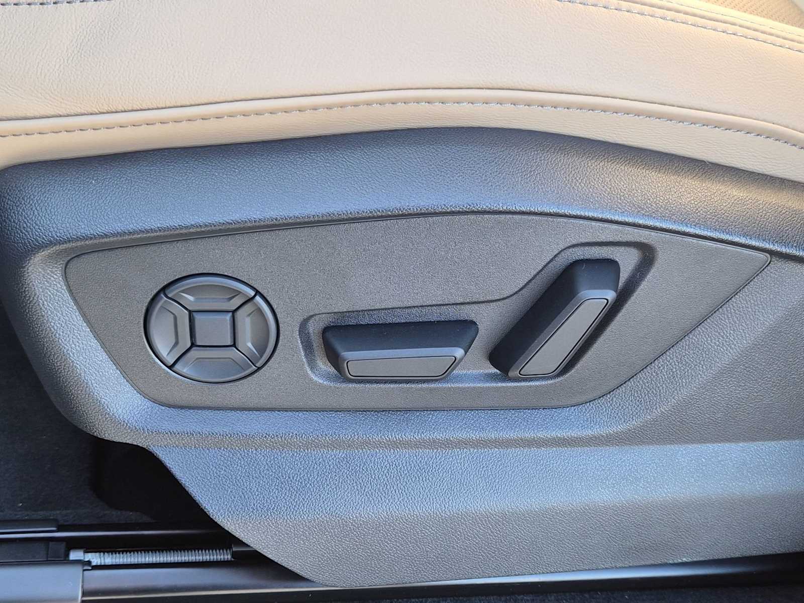 Thumbnail: 2026 Audi Q7 - 16