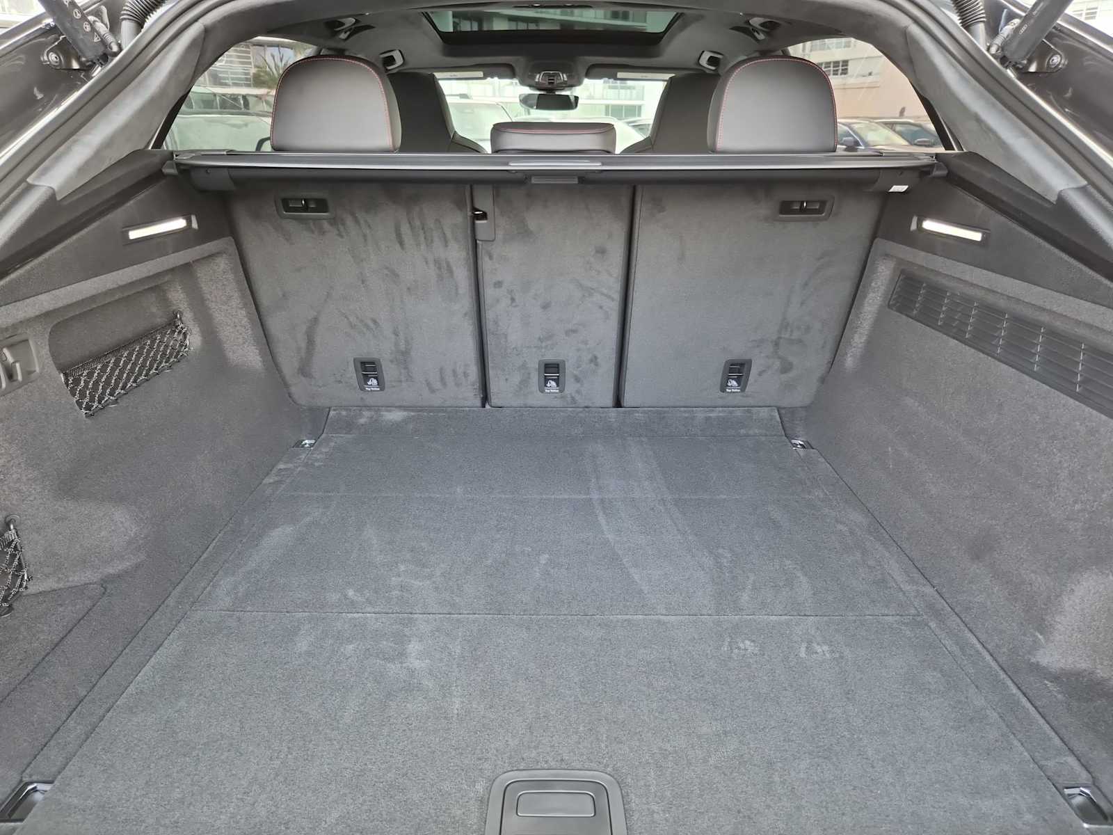 Thumbnail: 2026 Audi RS Q8 - 27