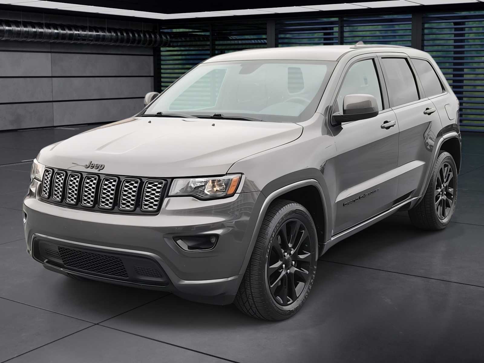 Thumbnail: 2019 Jeep Grand Cherokee - 1