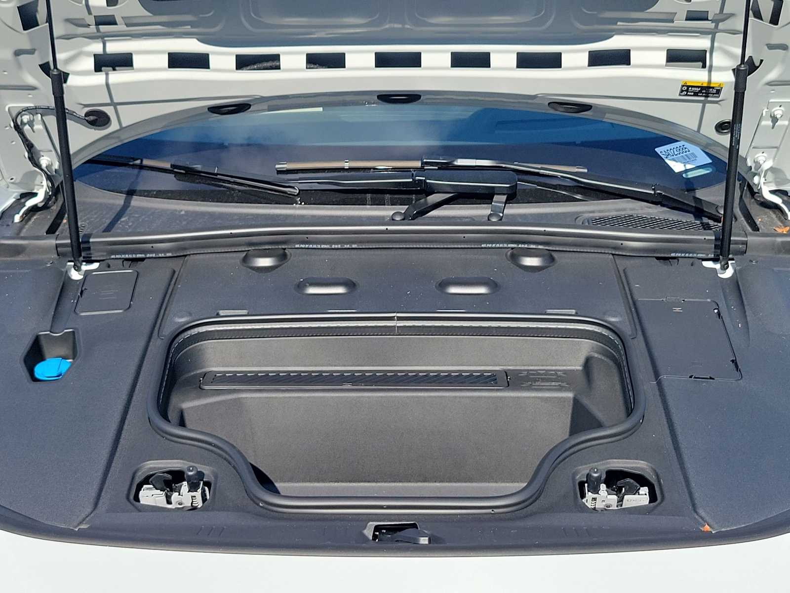 Thumbnail: 2025 Audi e-tron - 13