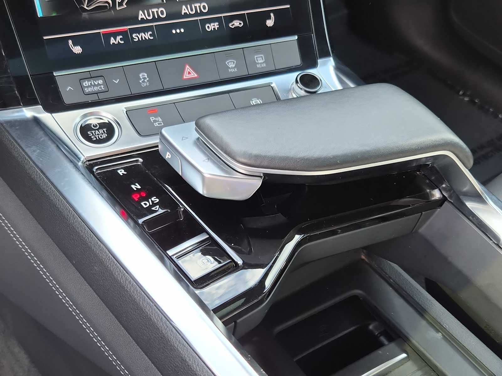 Thumbnail: 2023 Audi e-tron - 25