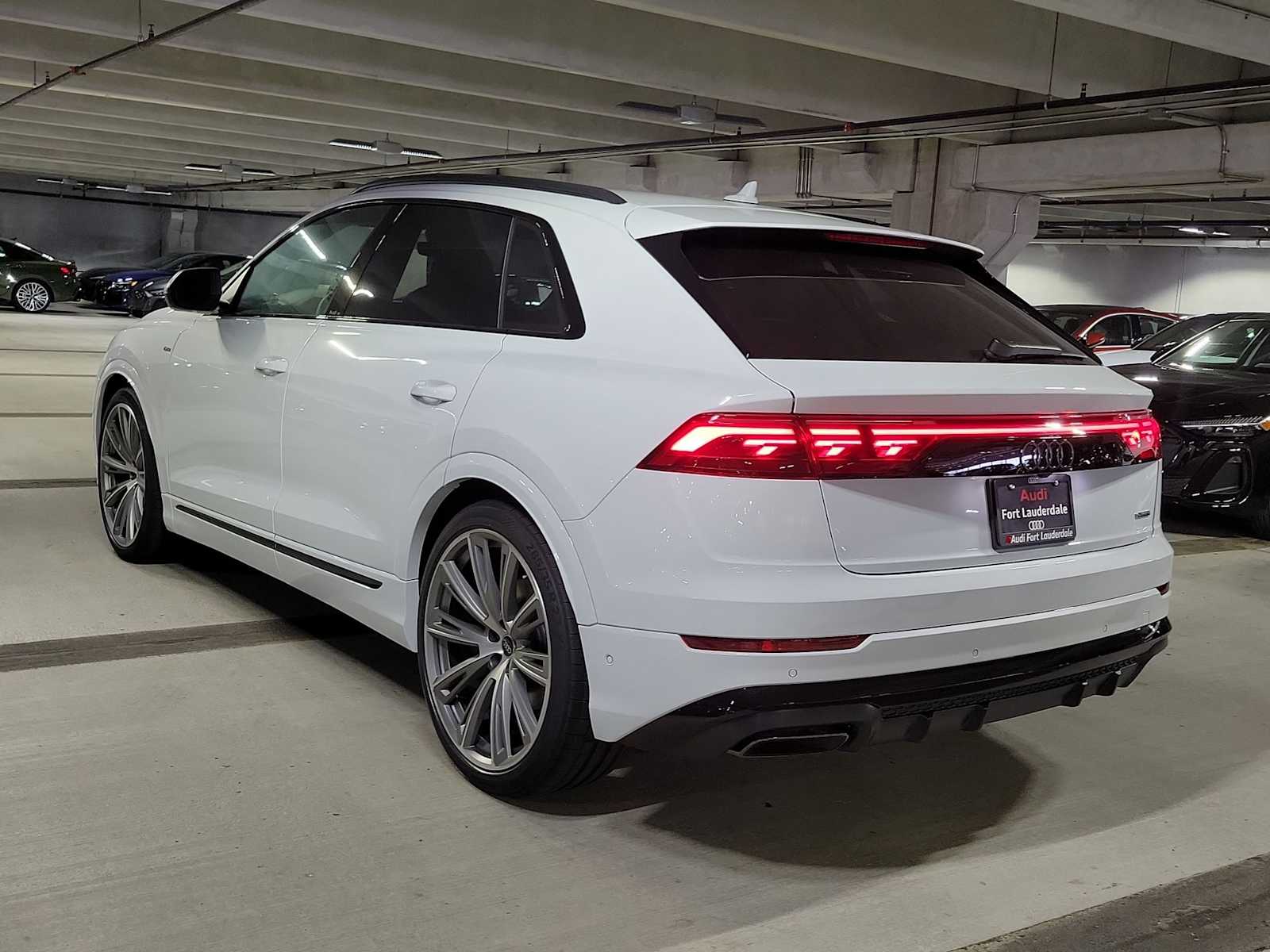 Thumbnail: 2026 Audi Q8 - 3