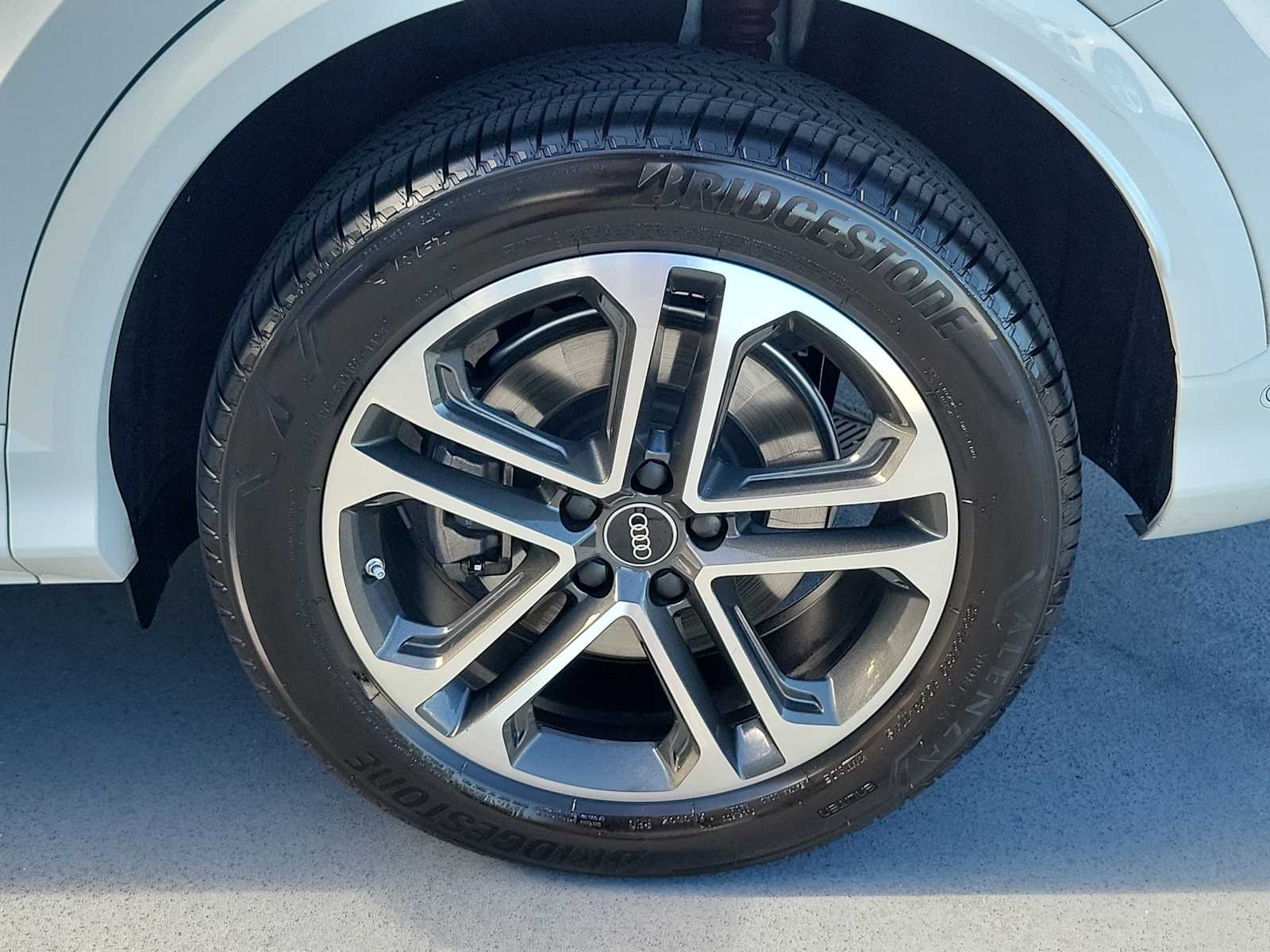 Thumbnail: 2025 Audi Q5 - 12