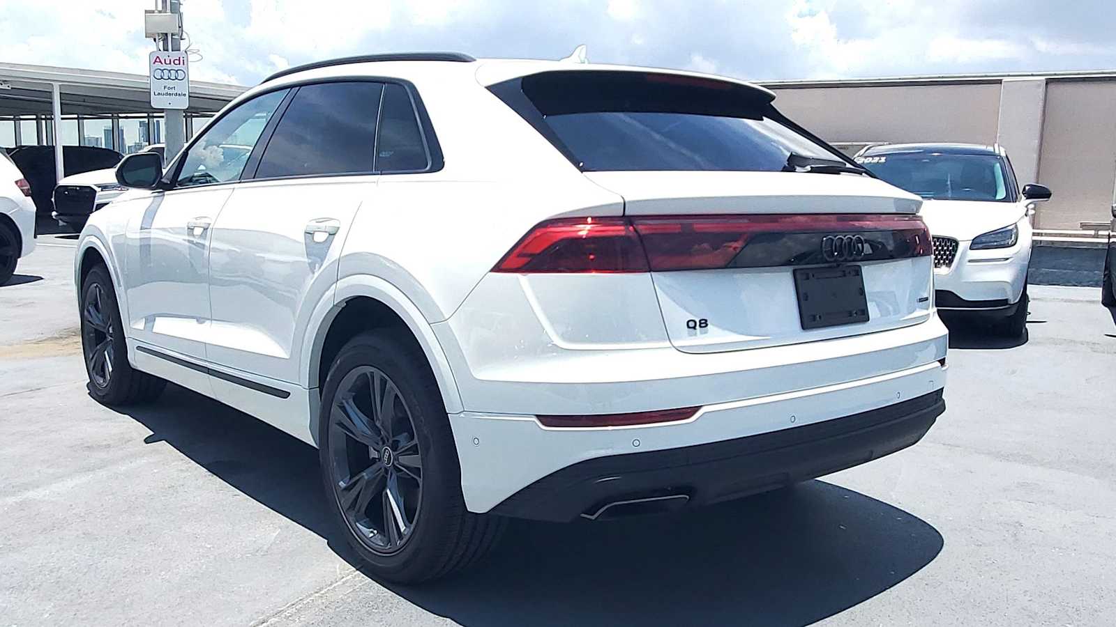 Thumbnail: 2026 Audi Q8 - 4