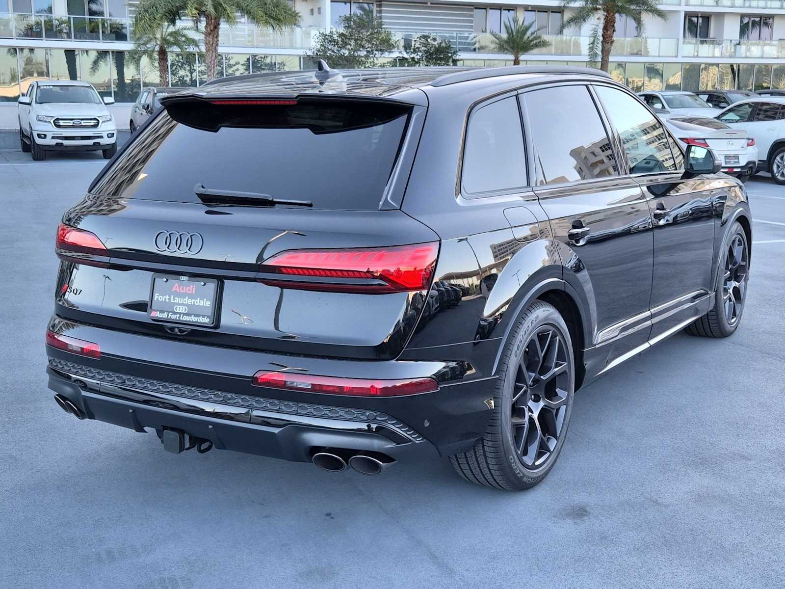 Thumbnail: 2026 Audi SQ7 - 6