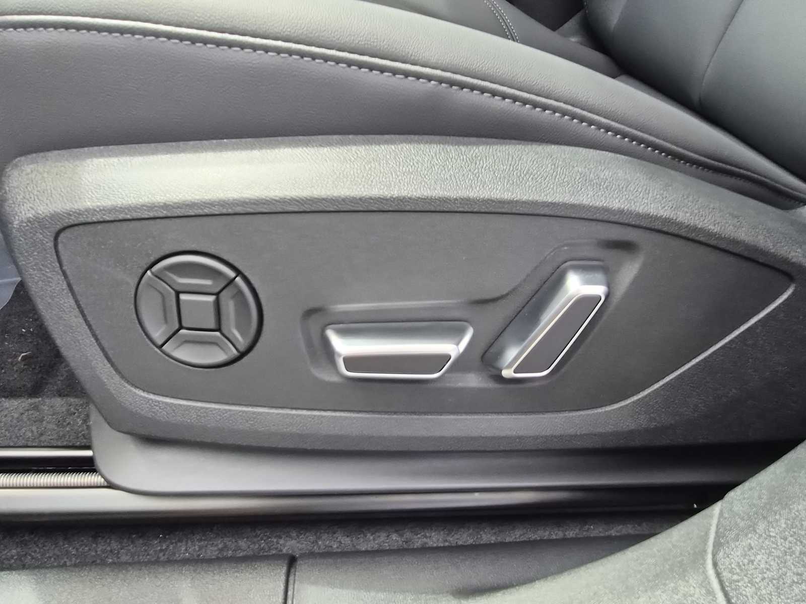 Thumbnail: 2026 Audi Q3 - 16