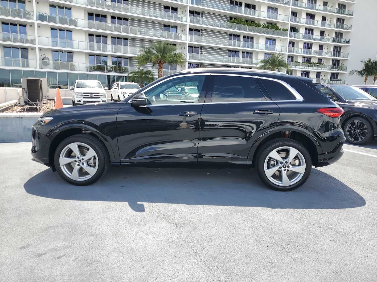 Thumbnail: 2025 Audi Q5 - 3
