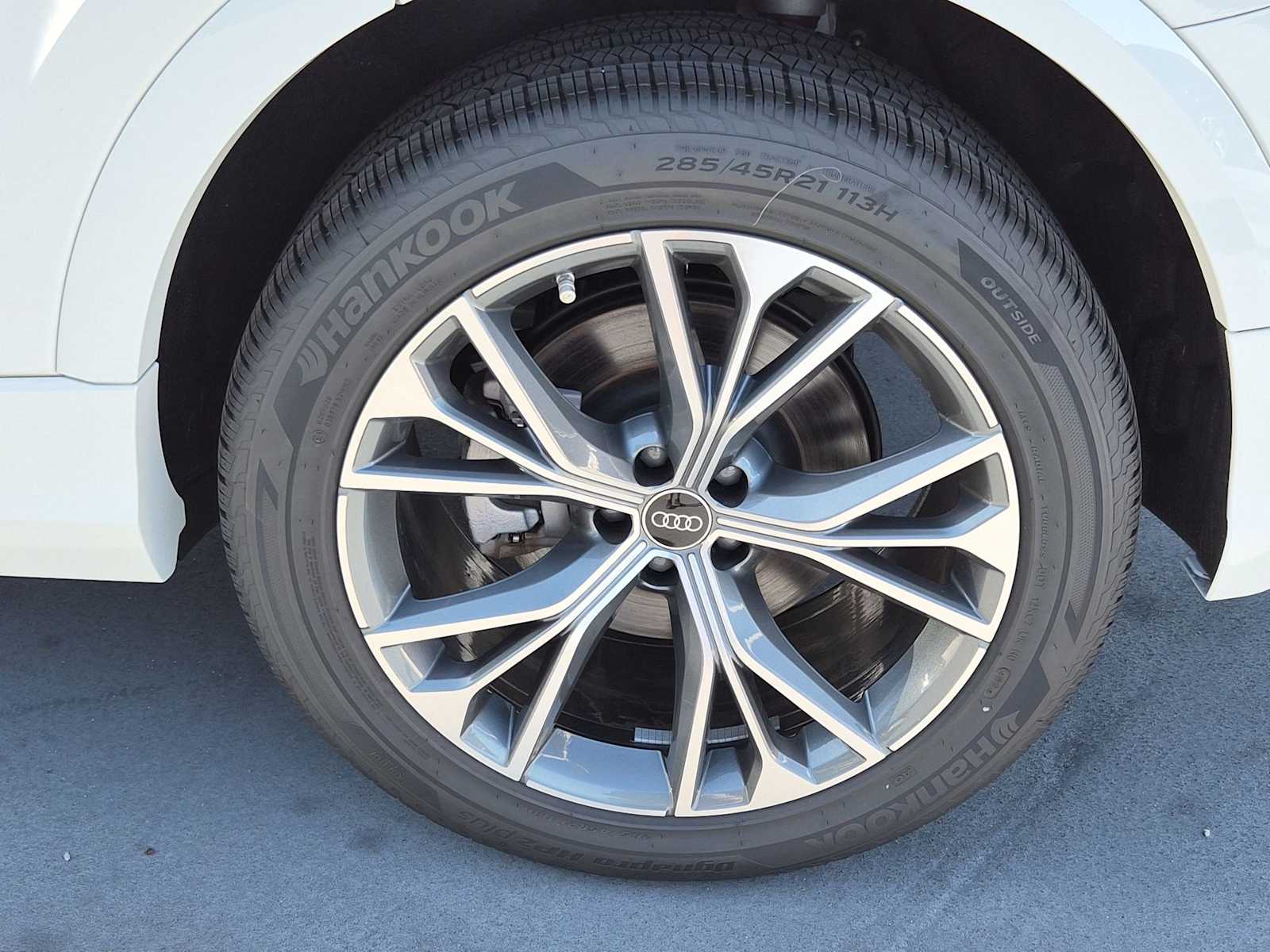 Thumbnail: 2025 Audi Q8 - 12