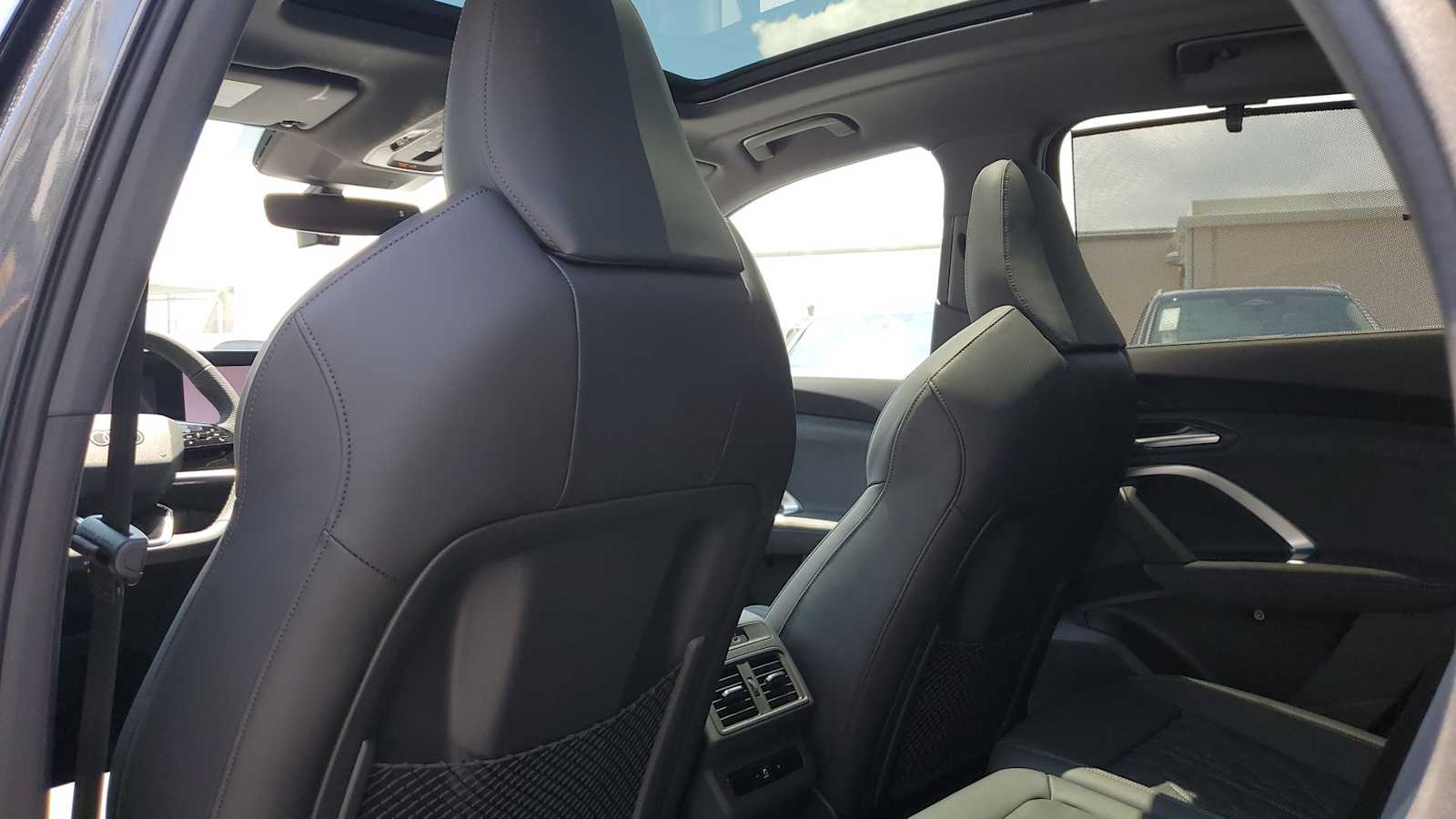 Thumbnail: 2026 Audi SQ5 - 18