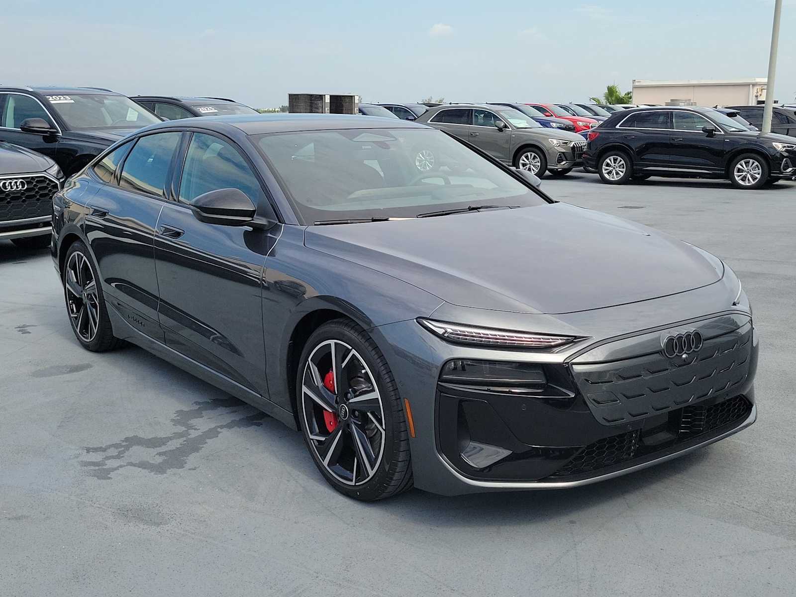 Thumbnail: 2025 Audi e-tron S - 8