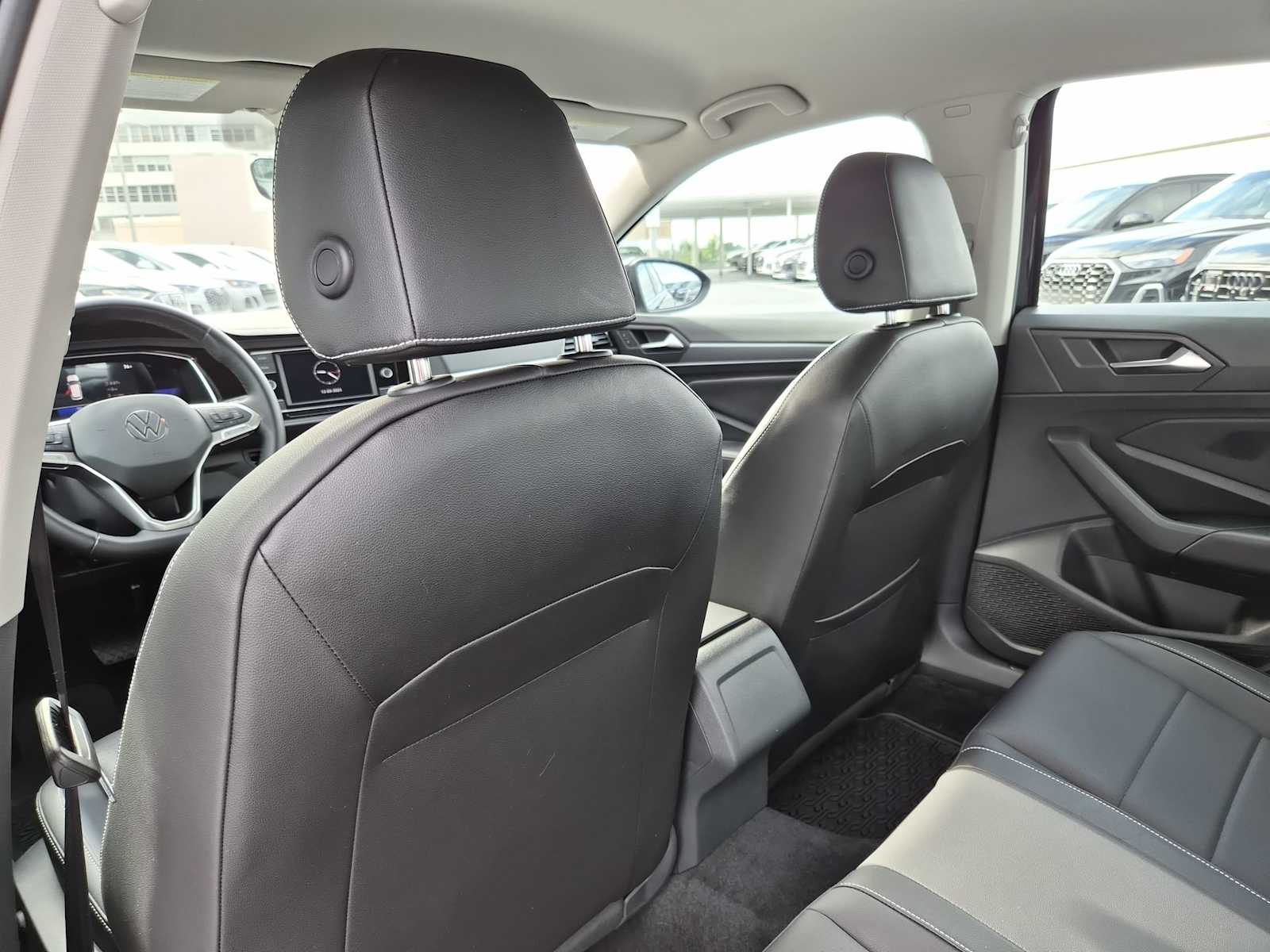 Thumbnail: 2023 Volkswagen Jetta - 17