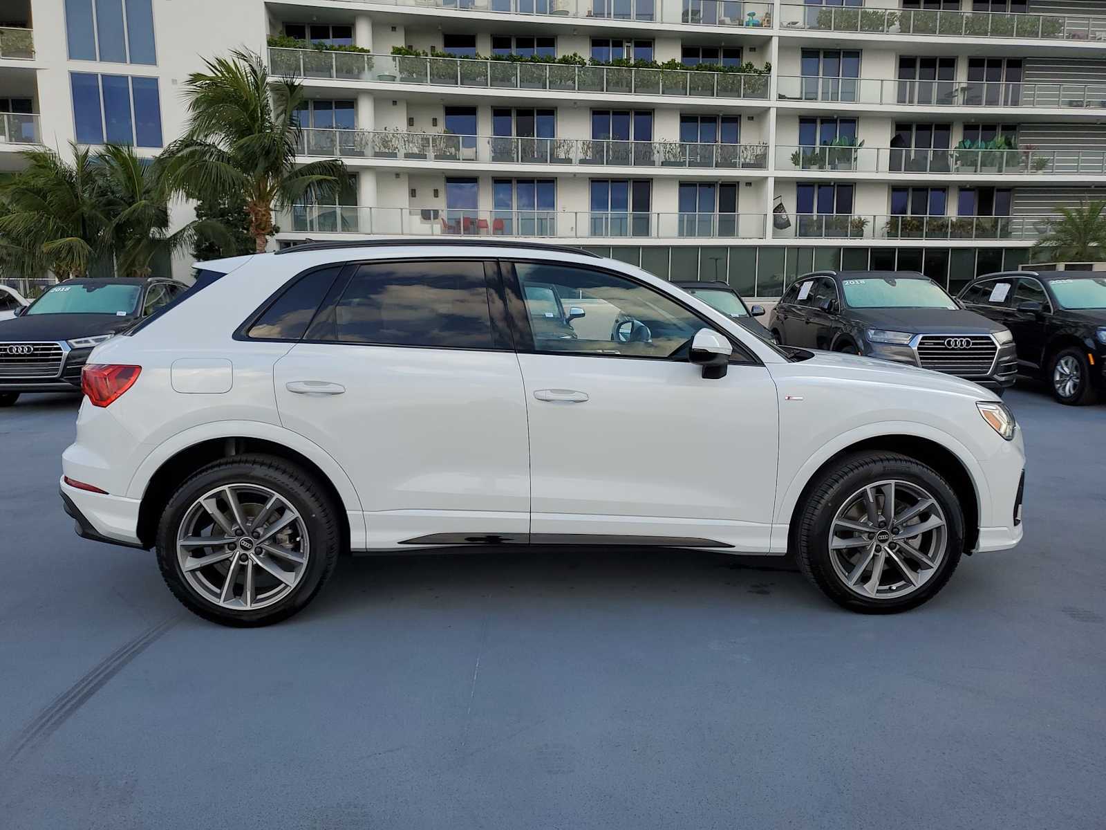 Thumbnail: 2023 Audi Q3 - 7